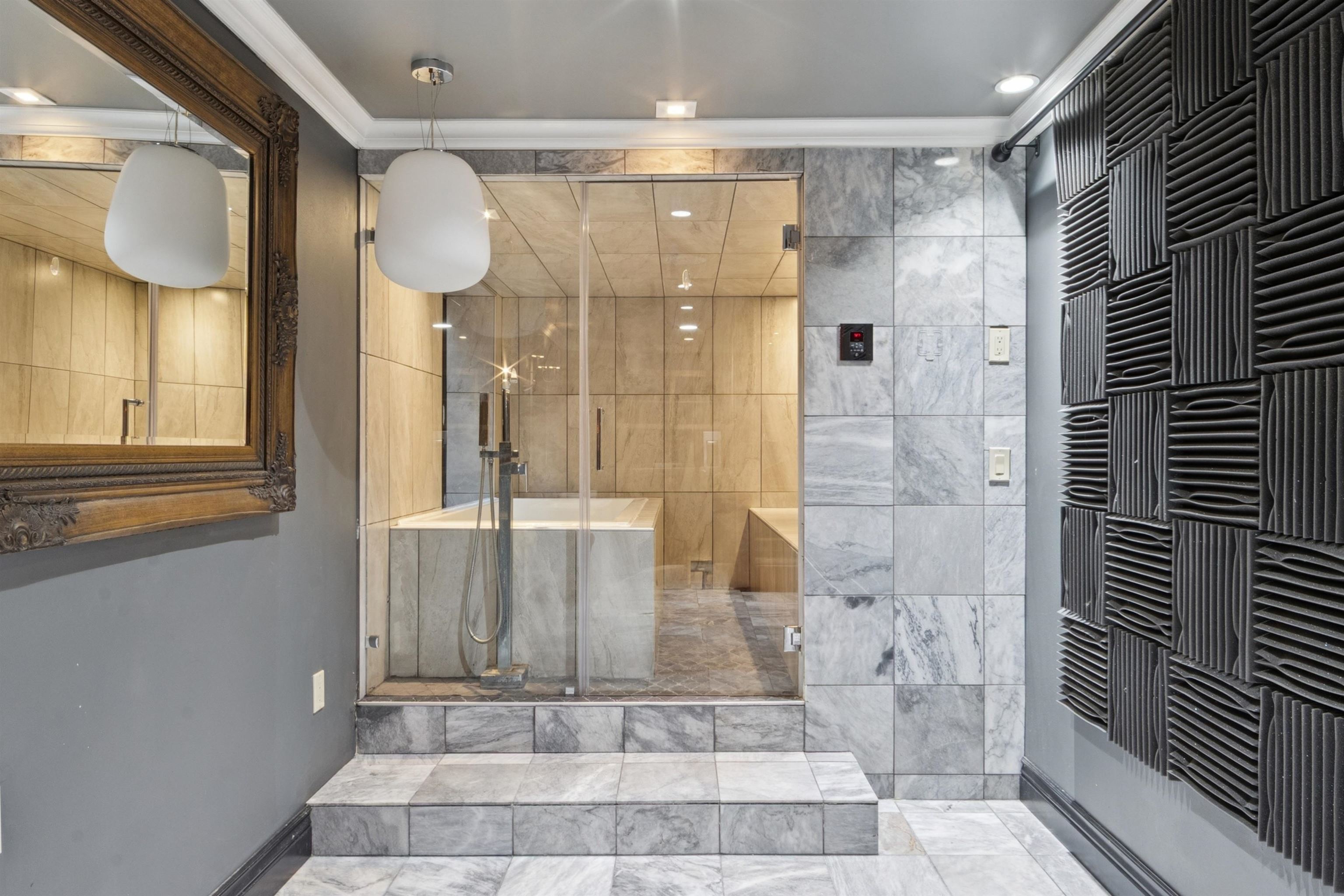 Wichita, Kansas, 67206, United States, 2 Bedrooms Bedrooms, ,4 BathroomsBathrooms,Residential,For Sale,1911450