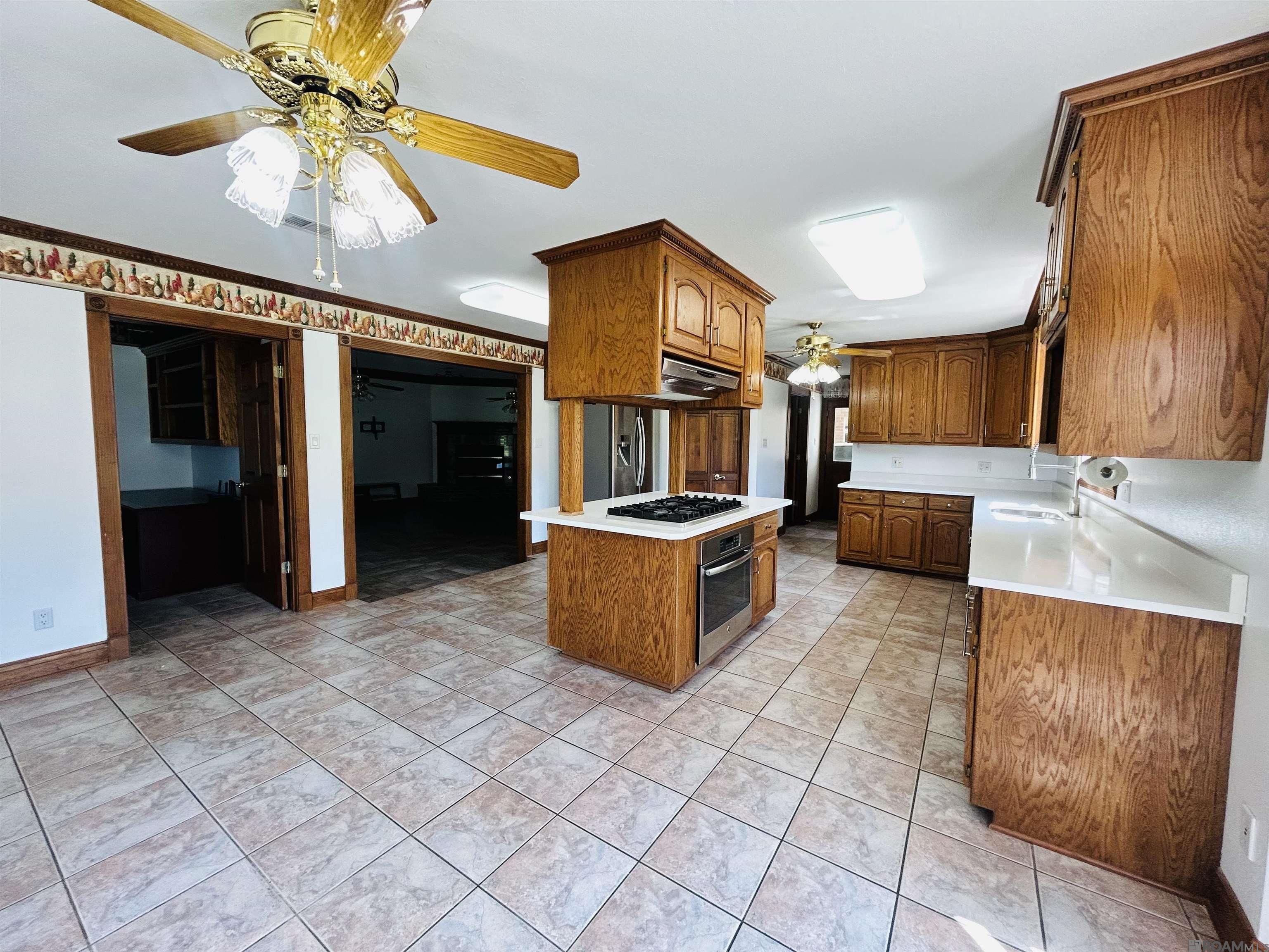 Gonzales, Louisiana, 70737, United States, 4 Bedrooms Bedrooms, ,3 BathroomsBathrooms,Residential,For Sale,1920960