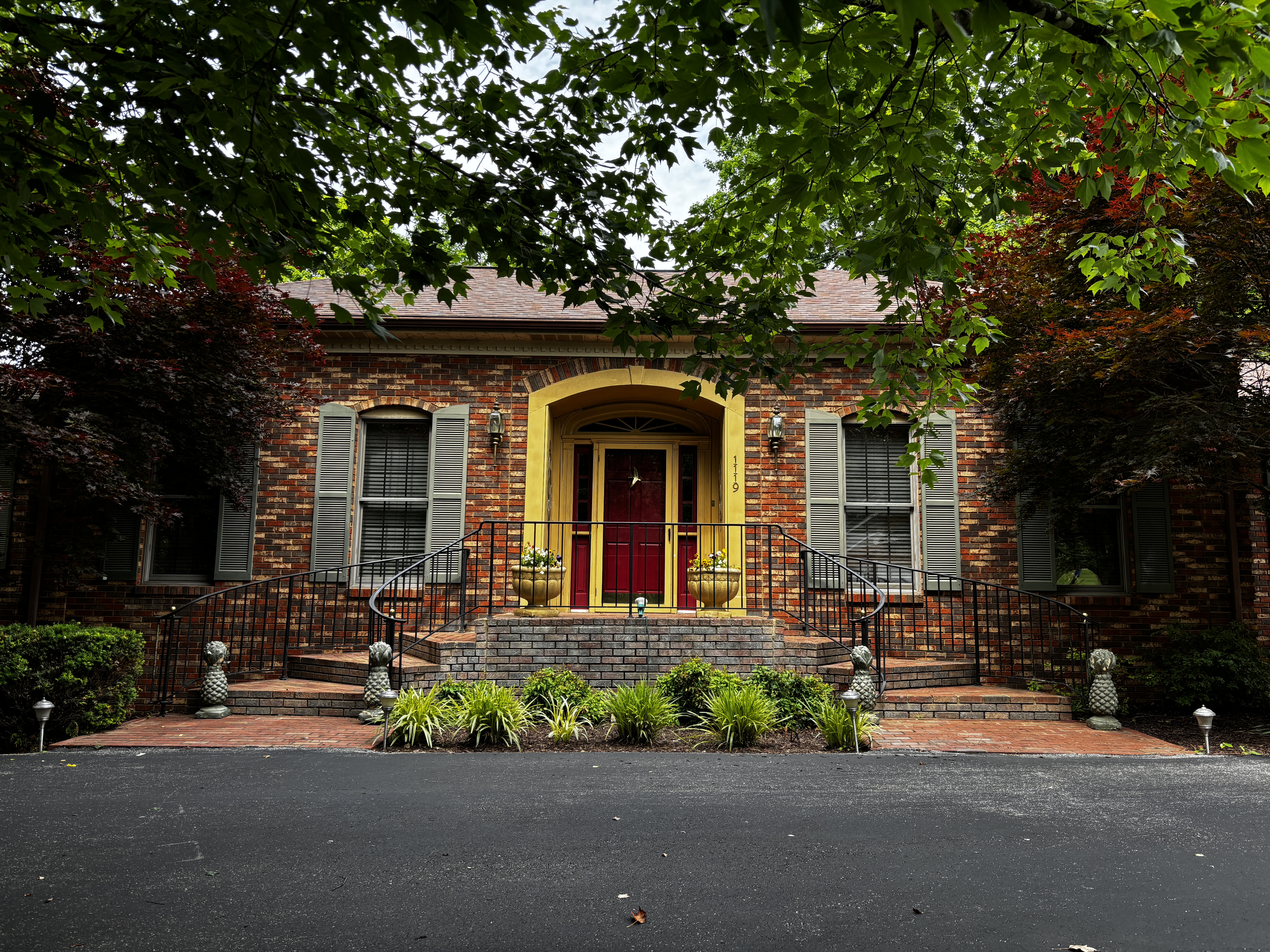 Frankfort, Kentucky, 40601, United States, 3 Bedrooms Bedrooms, ,3 BathroomsBathrooms,Residential,For Sale,2049157