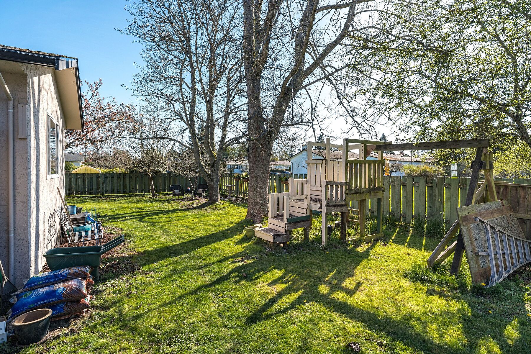  Gordon Head Family Home - 物件實景