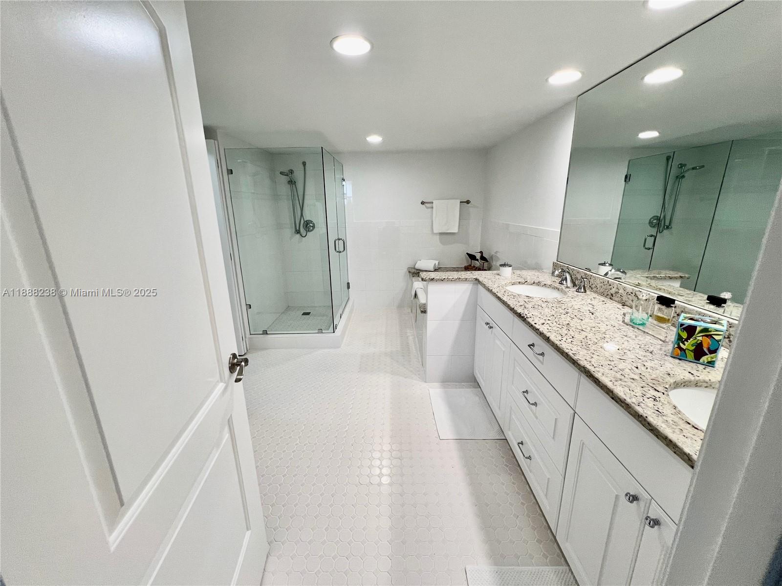 Coral Gables, Florida, 33134, United States, 2 Bedrooms Bedrooms, ,3 BathroomsBathrooms,Residential,For Sale,1987506