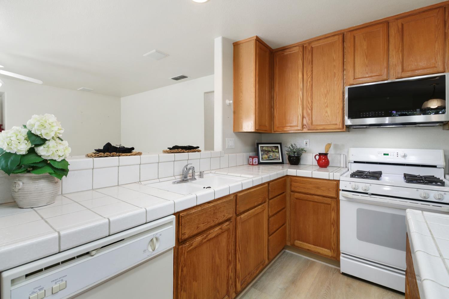Folsom, California, 95630, United States, 4 Bedrooms Bedrooms, ,3 BathroomsBathrooms,Residential,For Sale,1926196