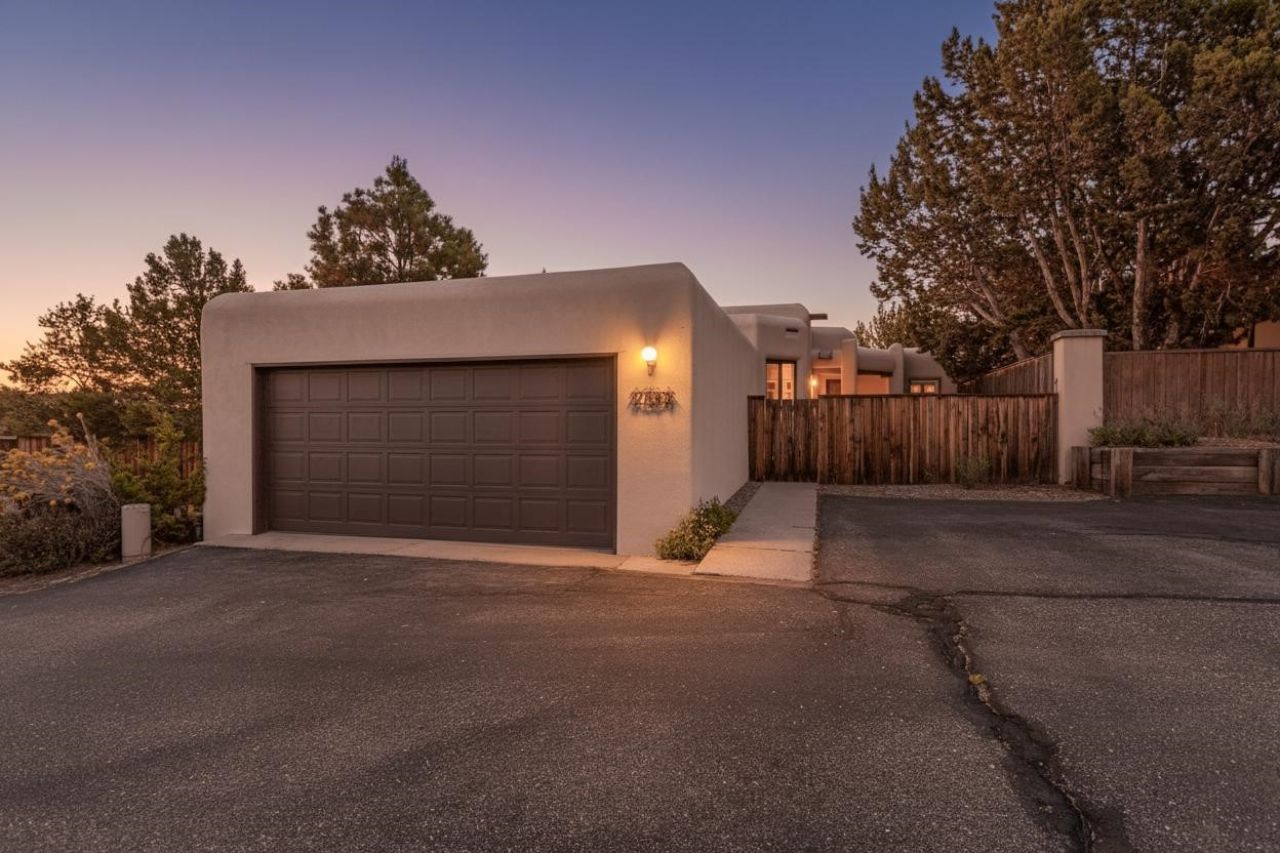 Santa Fe, New Mexico, 87507, United States, 3 Bedrooms Bedrooms, ,2 BathroomsBathrooms,Residential,For Sale,1955311