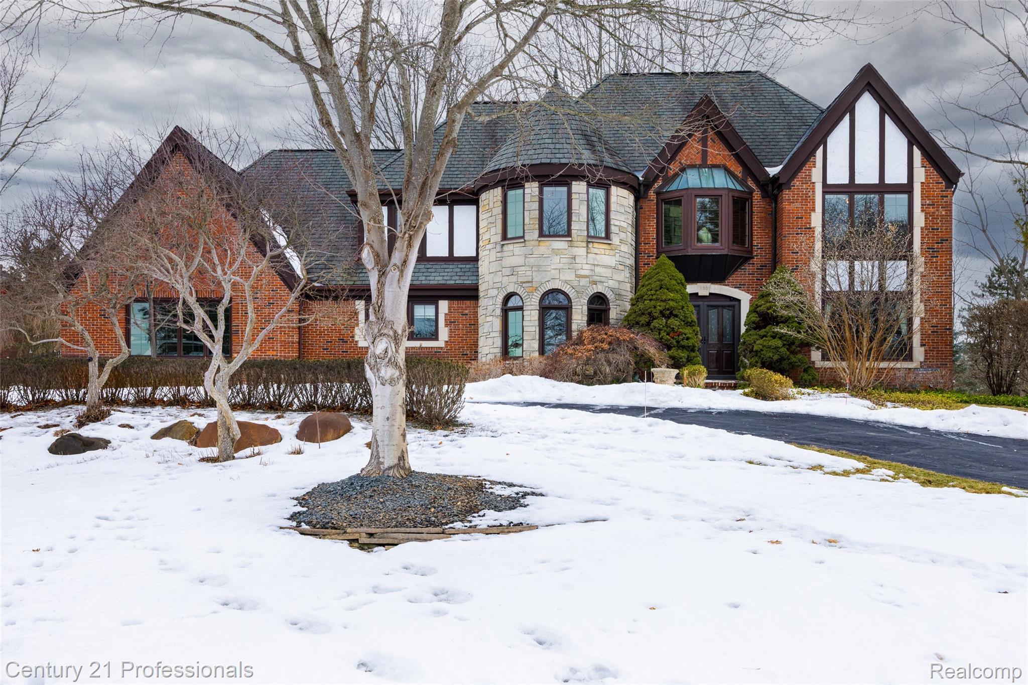 Rochester, Michigan, 48306, United States, 4 Bedrooms Bedrooms, ,3 BathroomsBathrooms,Residential,For Sale,1943231