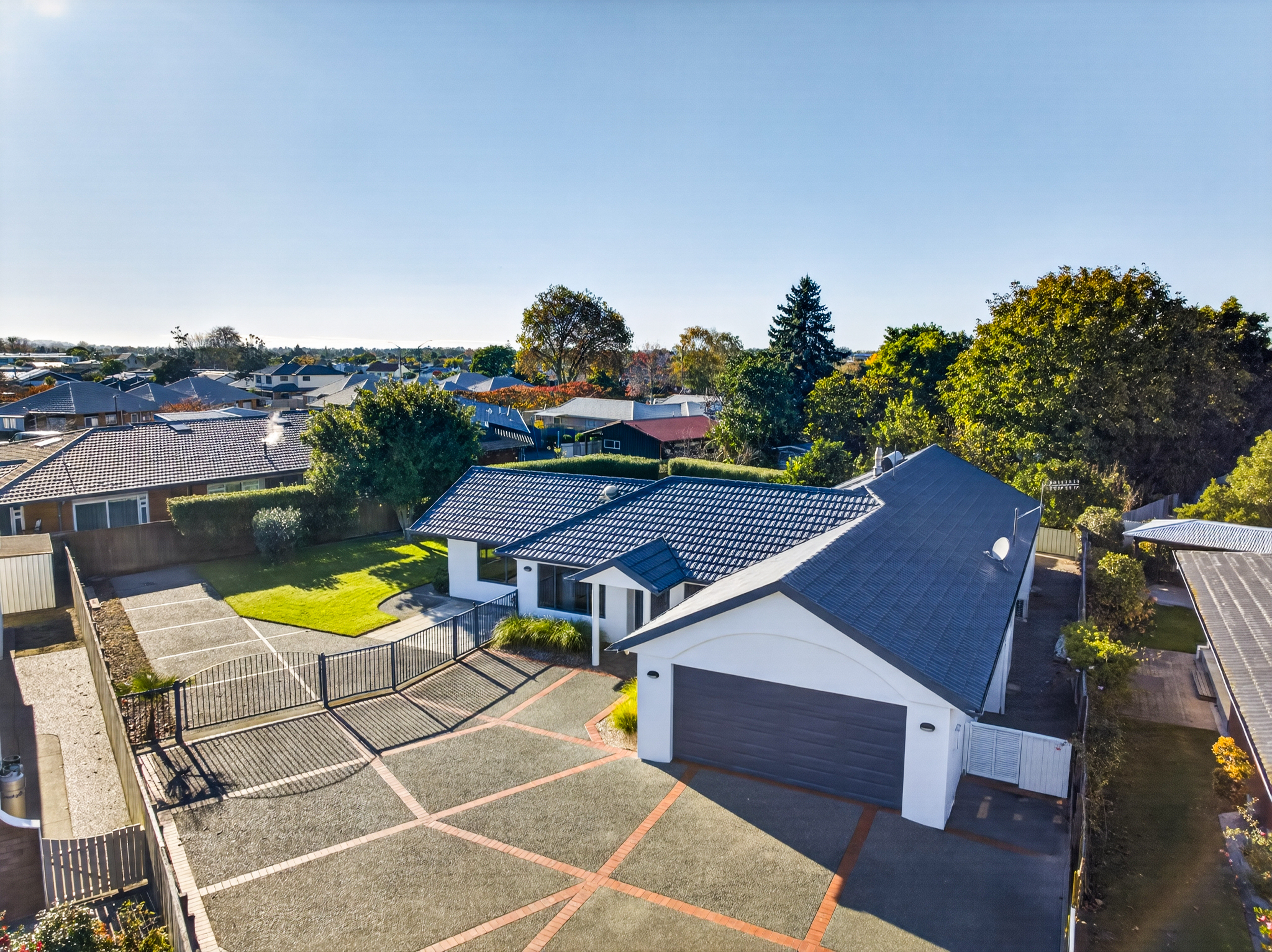  Expansive Family Home in Quiet Cul-de-sac - 物件實景