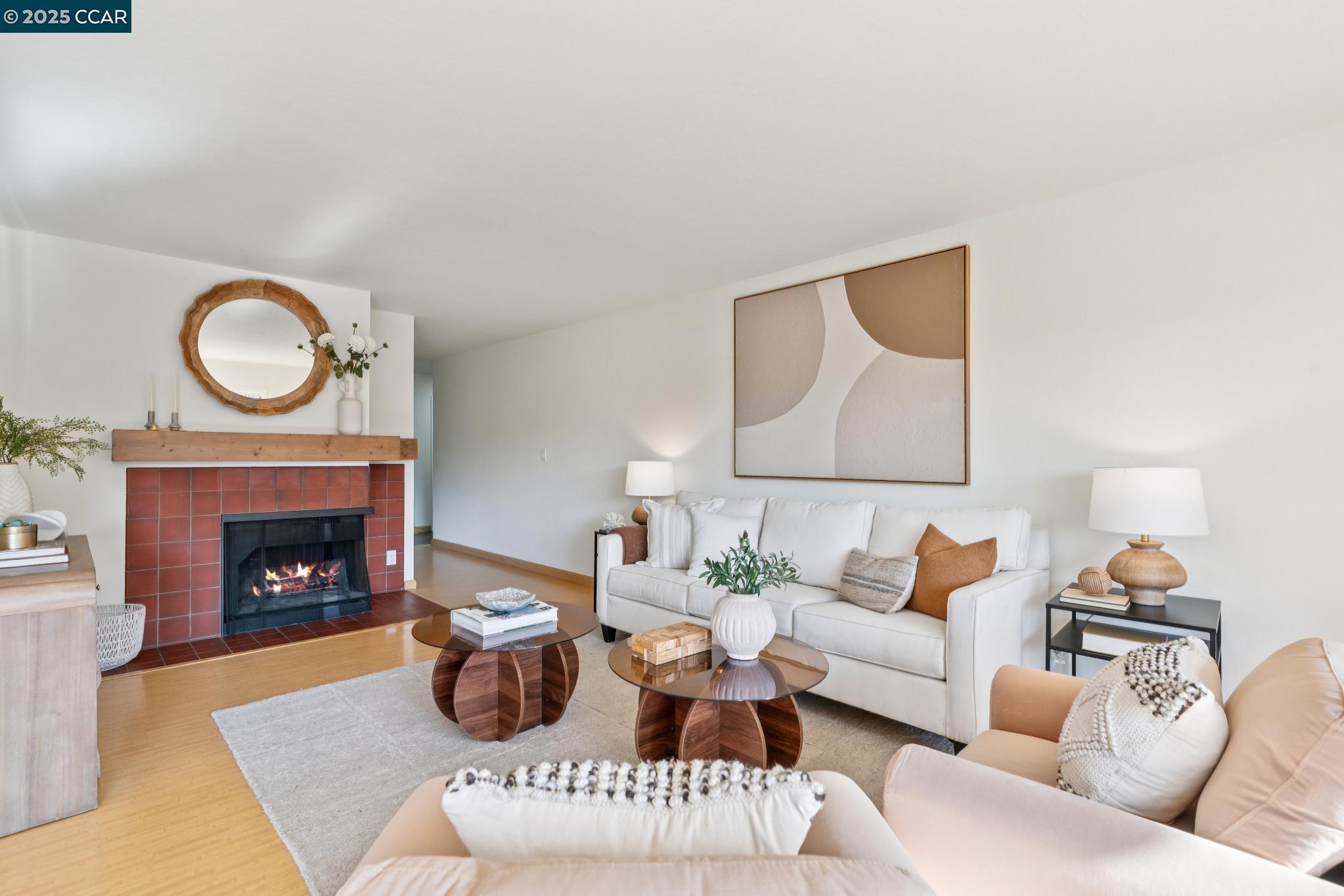 Oakland, California, 94610, United States, 2 Bedrooms Bedrooms, ,2 BathroomsBathrooms,Residential,For Sale,1984718