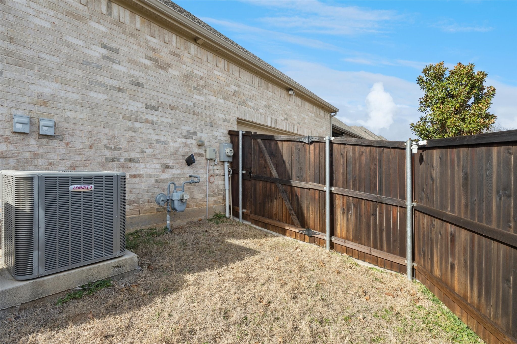 North Richland Hills, Texas, 76182, United States, 4 Bedrooms Bedrooms, ,3 BathroomsBathrooms,Residential,For Sale,2047966