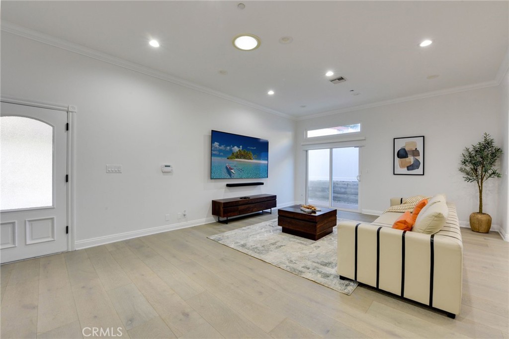 Woodland Hills, California, 91364, United States, 4 Bedrooms Bedrooms, ,3 BathroomsBathrooms,Residential,For Sale,1982021