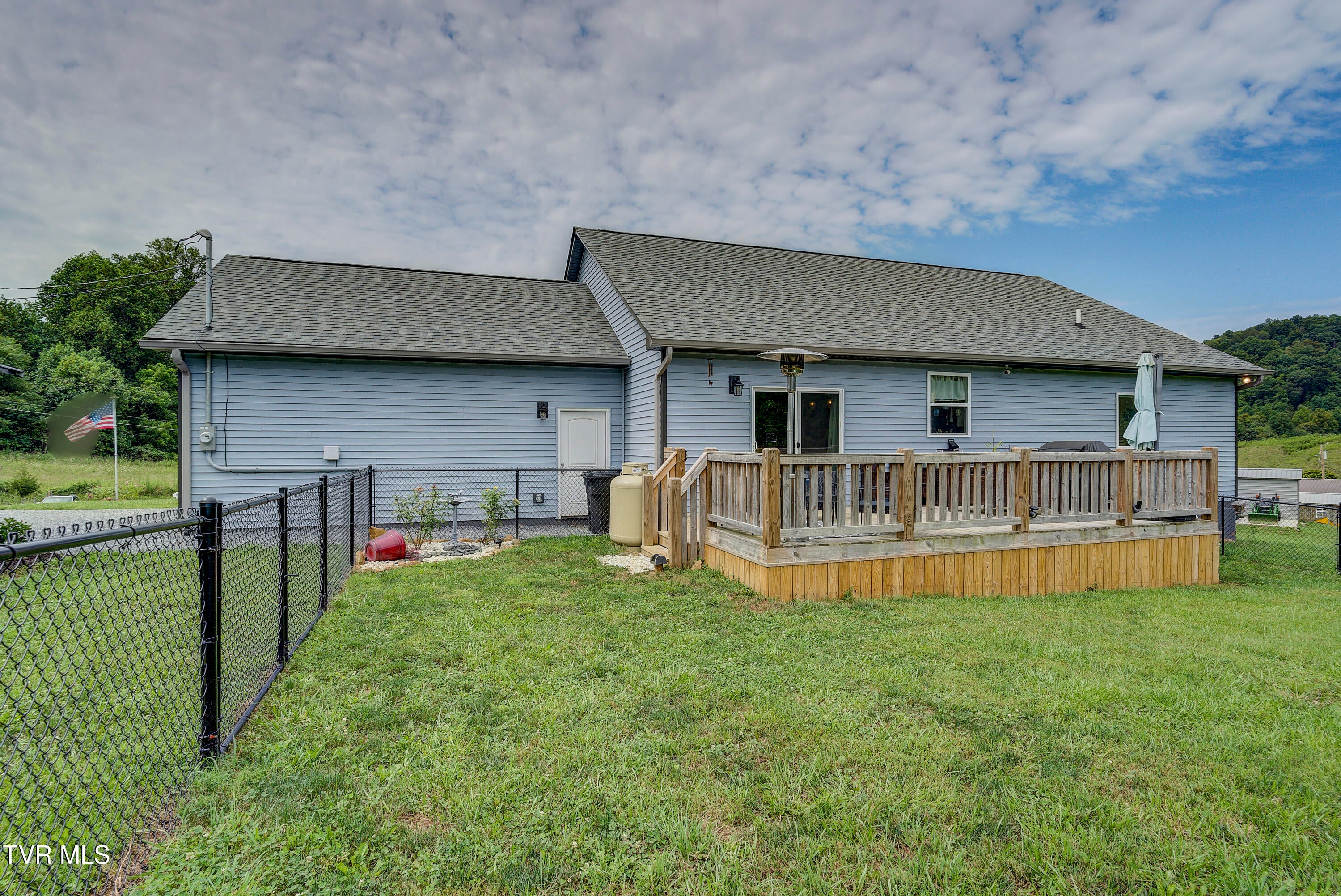 Elizabethton, Tennessee, 37643, United States, 3 Bedrooms Bedrooms, ,2 BathroomsBathrooms,Residential,For Sale,1925509