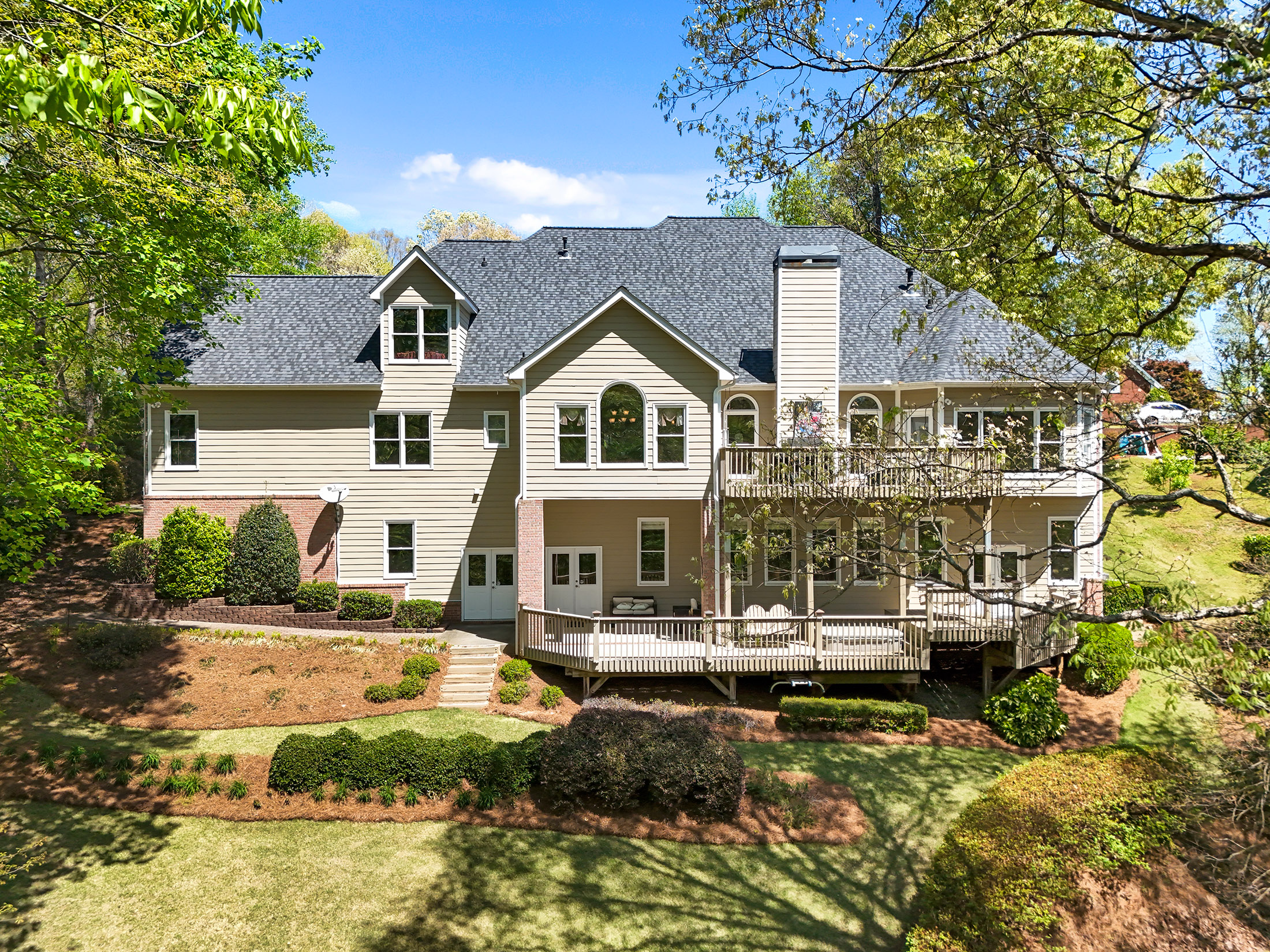  Tucked Among Mature Hardwoods on a Private 1.25+/- Acre River Lot - 物件實景
