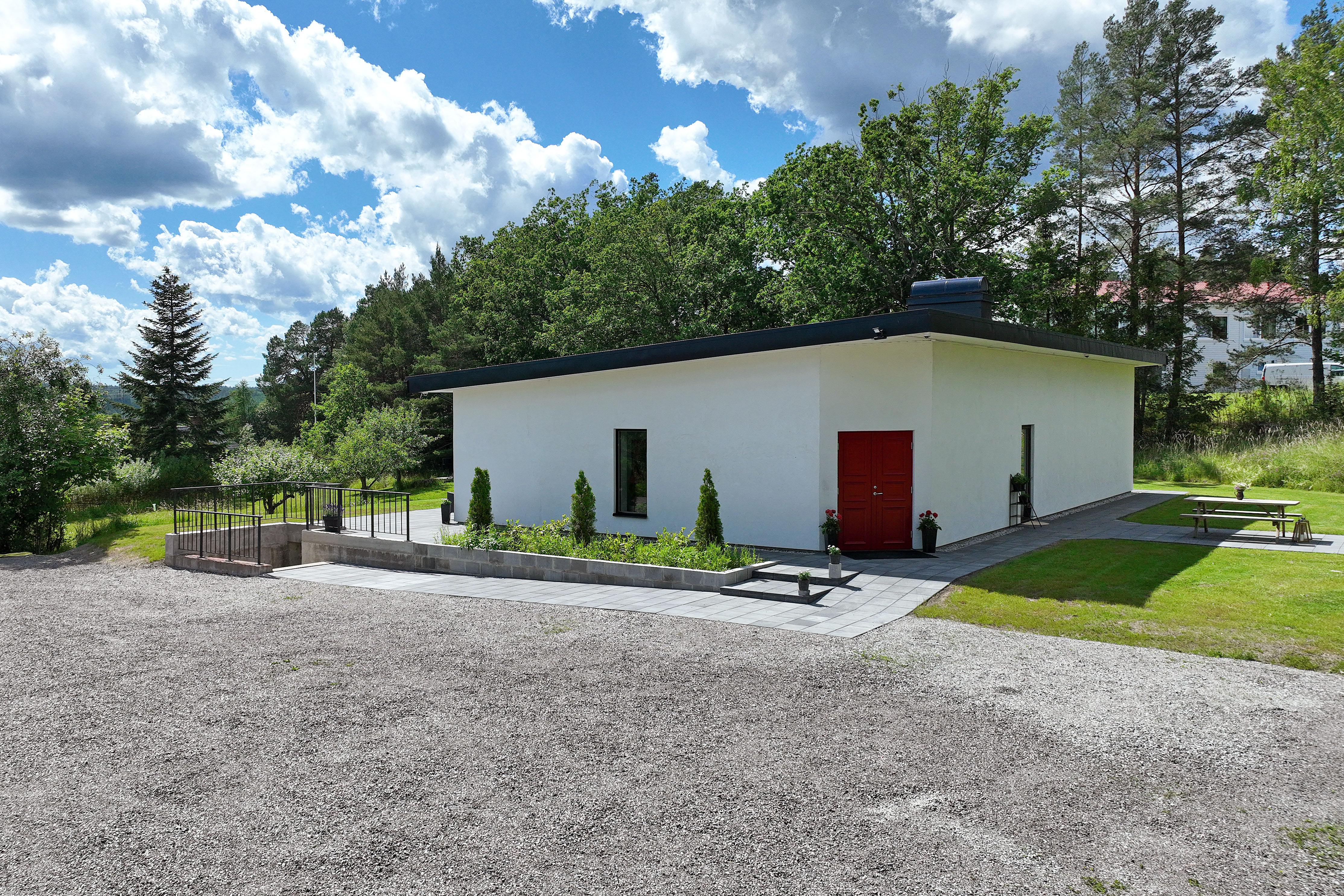  Modern Villa with Open Views, Subdividable Plot and Exceptional Commuter options - 物件實景