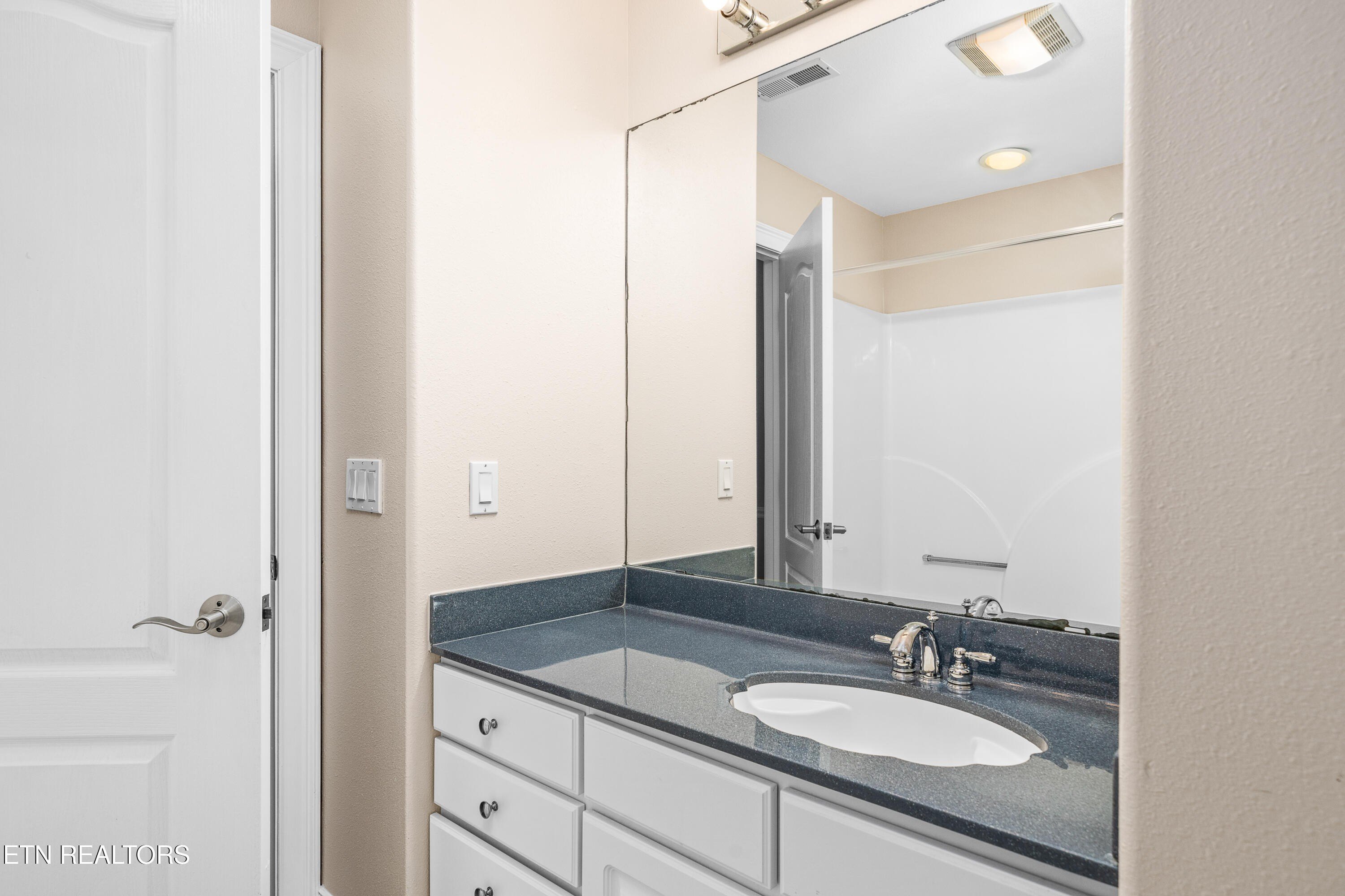 Crossville, Tennessee, 38555, United States, 5 Bedrooms Bedrooms, ,4 BathroomsBathrooms,Residential,For Sale,1990495