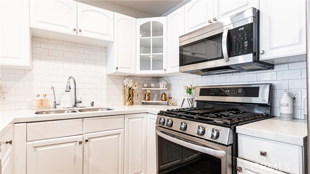 Hollywood Hills, California, 90068, United States, 2 Bedrooms Bedrooms, ,2 BathroomsBathrooms,Residential,For Sale,1981574