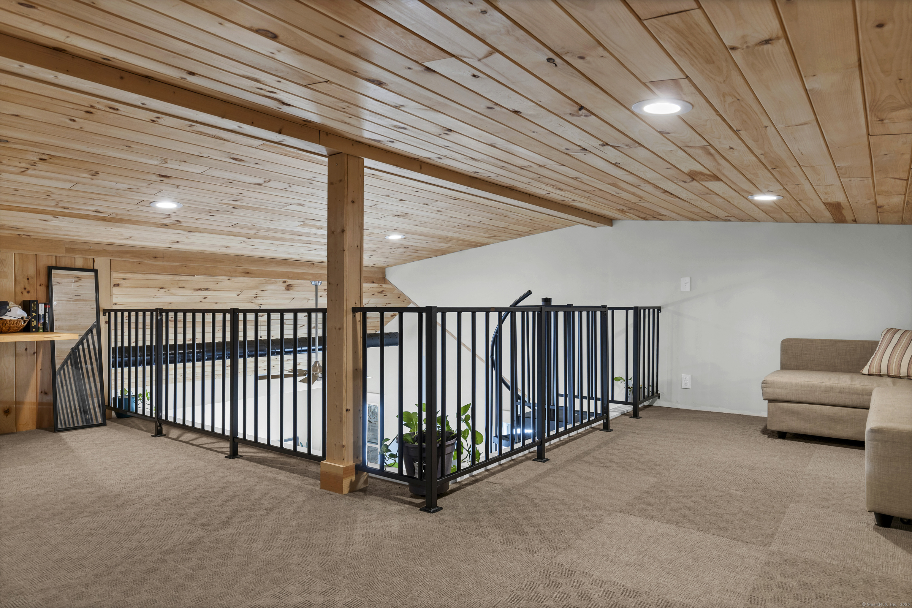 Groton, Connecticut, 06340, United States, 3 Bedrooms Bedrooms, ,2 BathroomsBathrooms,Residential,For Sale,1928735