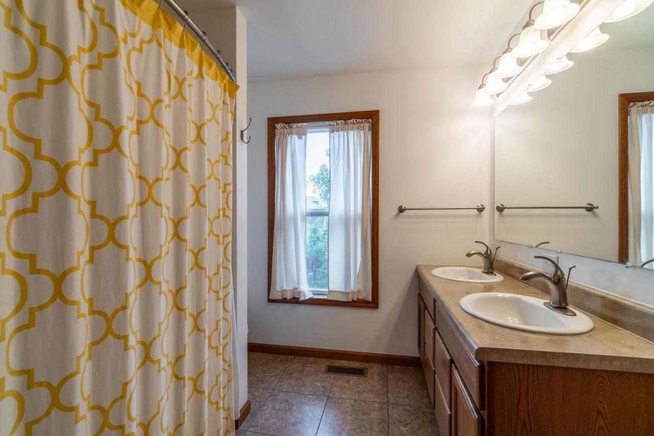 Columbia City, Indiana, 46725, United States, 6 Bedrooms Bedrooms, ,3 BathroomsBathrooms,Residential,For Sale,1827177