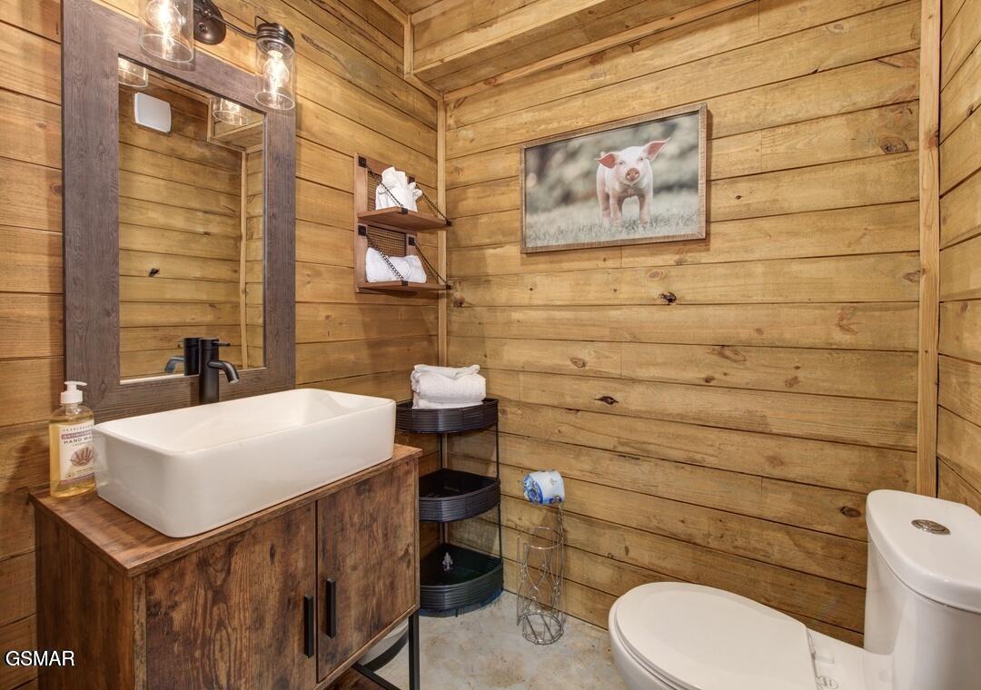Cosby, Tennessee, 37722, United States, 3 Bedrooms Bedrooms, ,4 BathroomsBathrooms,Residential,For Sale,2036107
