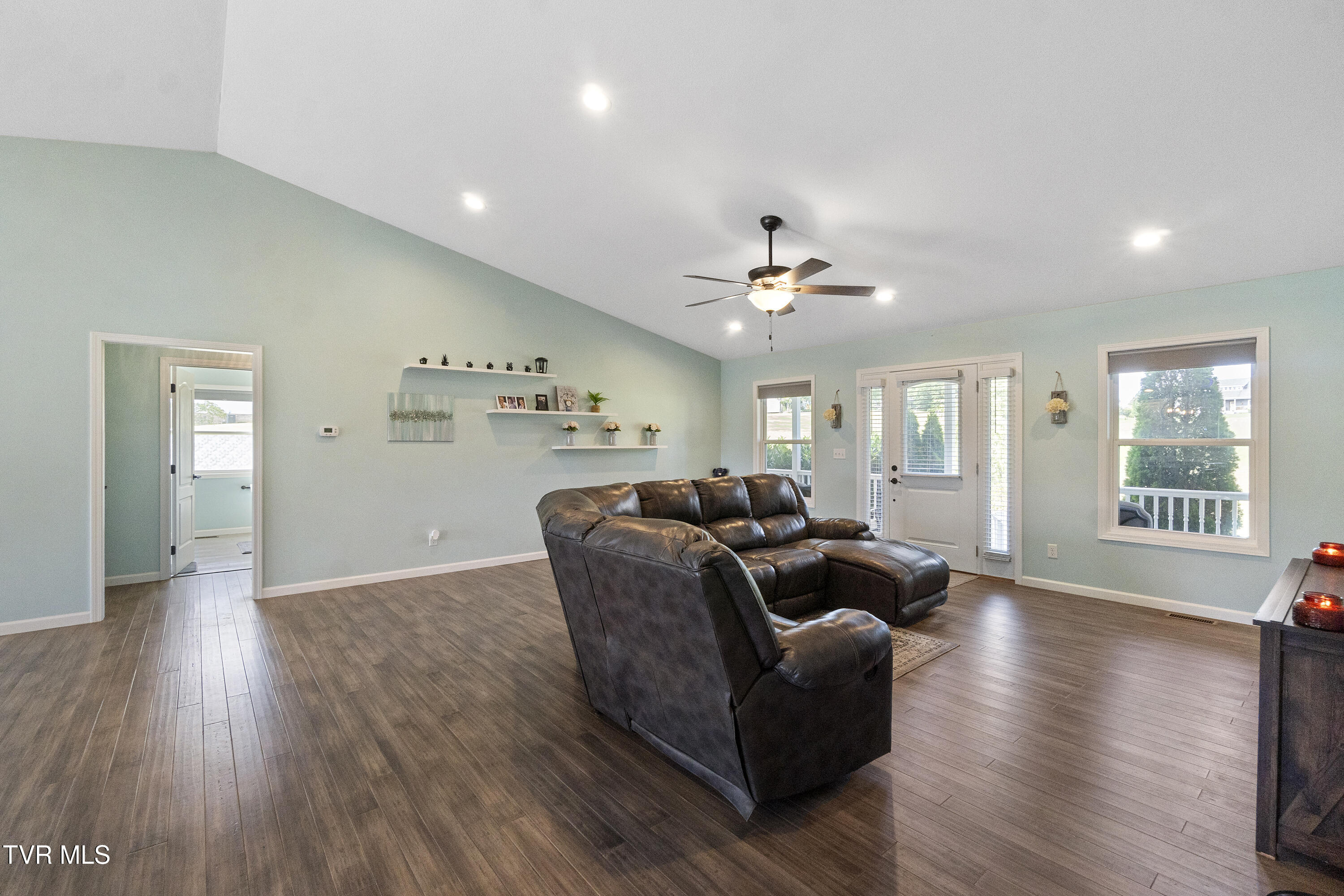 Greeneville, Tennessee, 37745, United States, 3 Bedrooms Bedrooms, ,3 BathroomsBathrooms,Residential,For Sale,1944851