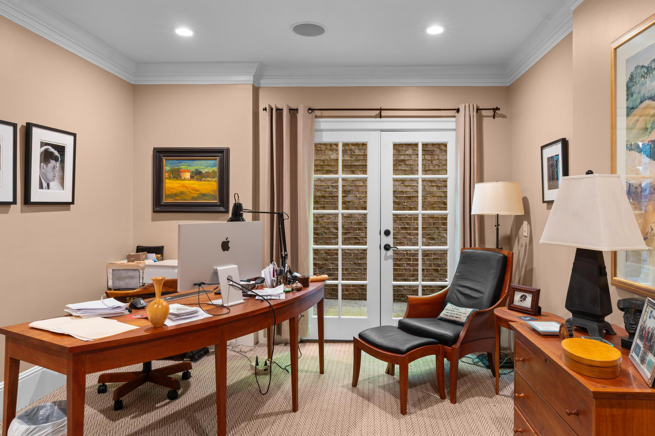  Sophisticated Newer Custom-built Home in Desirable Garden Hills - 物件實景