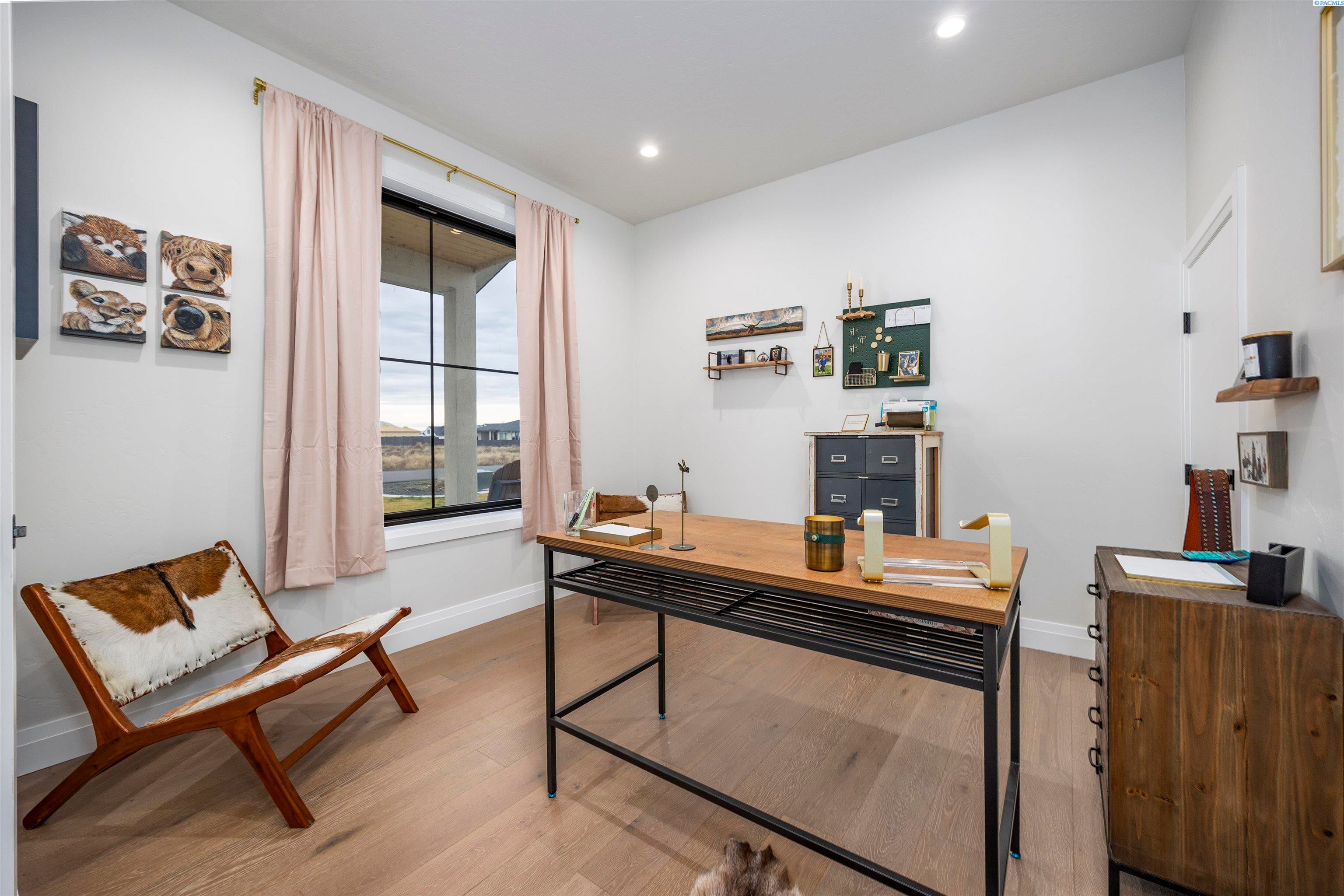 Pasco, Washington, 99301, United States, 4 Bedrooms Bedrooms, ,3 BathroomsBathrooms,Residential,For Sale,2005425