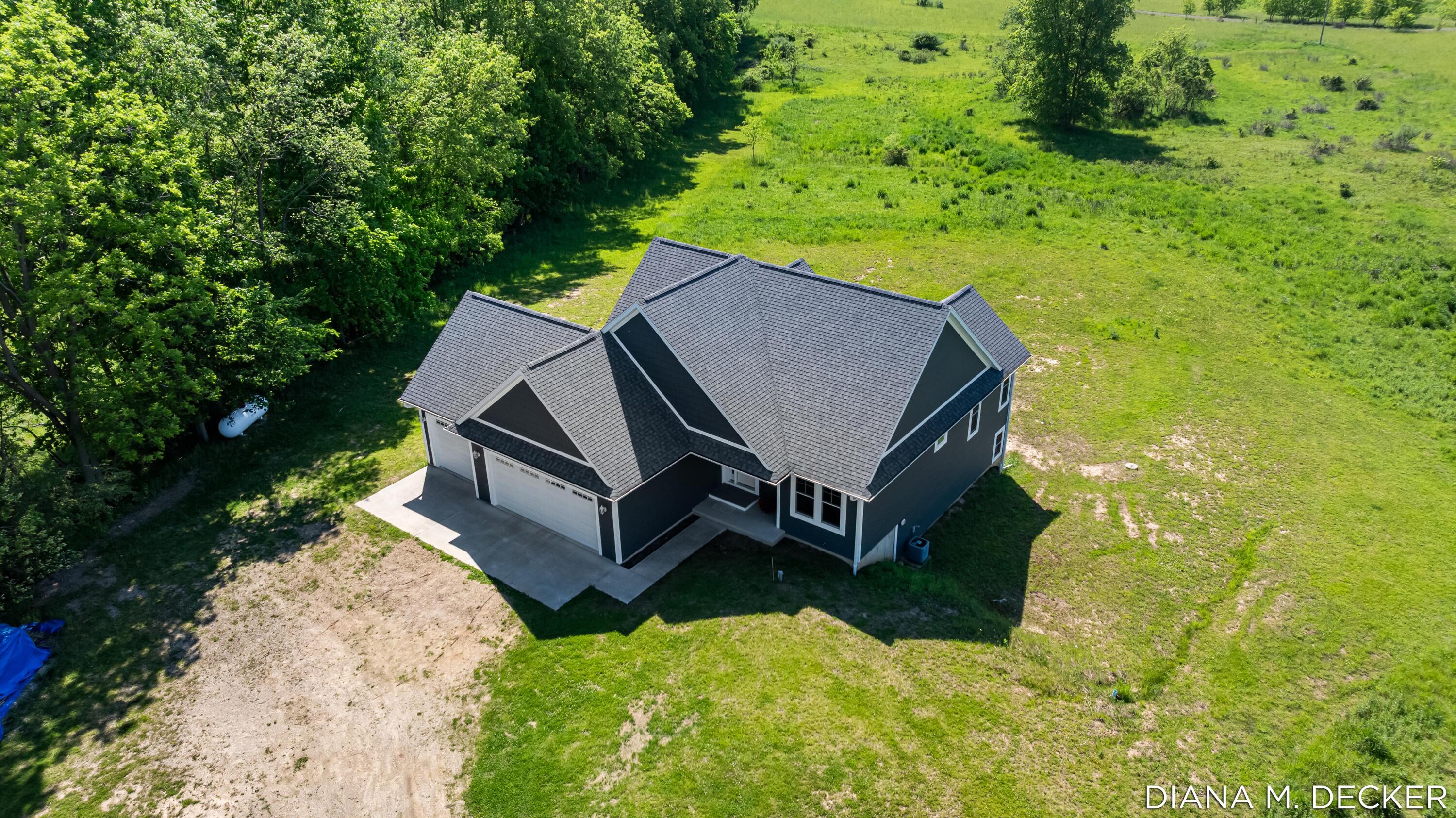Bloomingdale, Michigan, 49026, United States, 2 Bedrooms Bedrooms, ,3 BathroomsBathrooms,Residential,For Sale,2049040