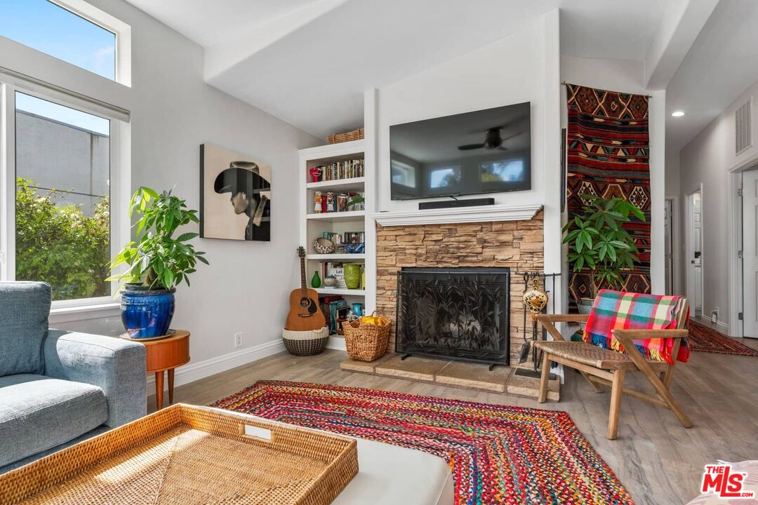 Malibu, California, 90265, United States, 3 Bedrooms Bedrooms, ,2 BathroomsBathrooms,Residential,For Sale,1795303