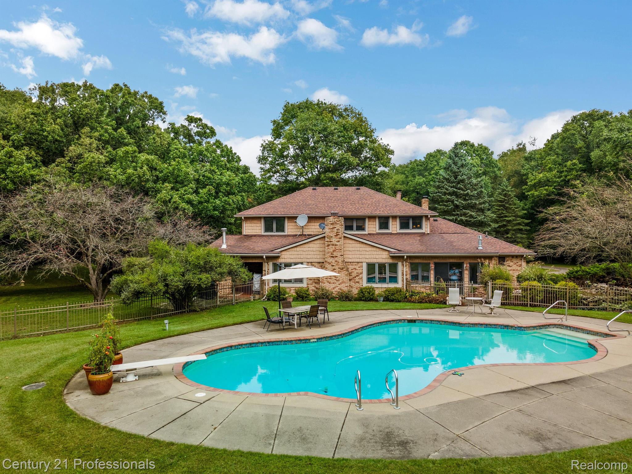 Holly, Michigan, 48442, United States, 4 Bedrooms Bedrooms, ,4 BathroomsBathrooms,Residential,For Sale,1943640