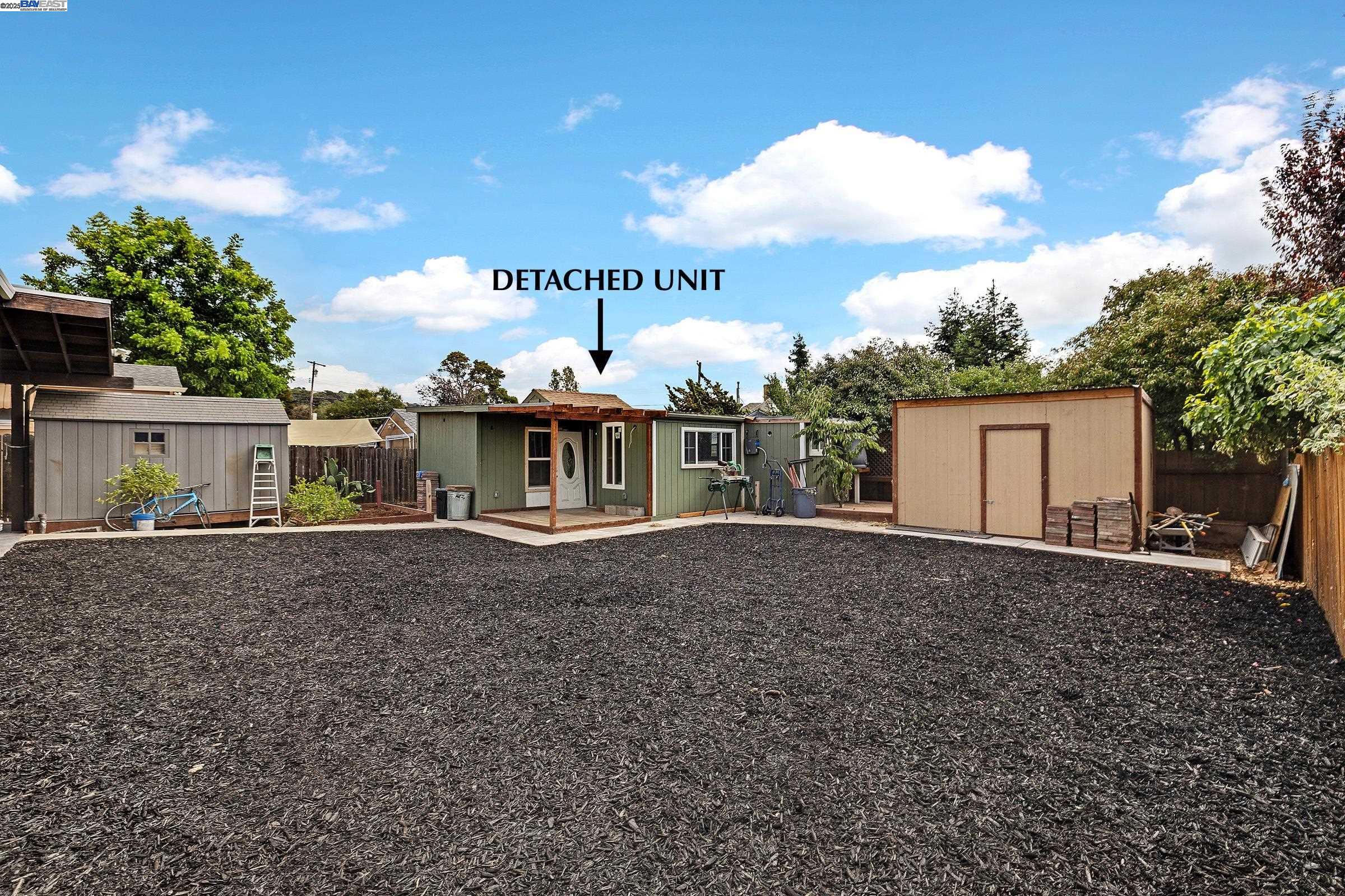 Oakland, California, 94605, United States, 4 Bedrooms Bedrooms, ,1 BathroomBathrooms,Residential,For Sale,1941828