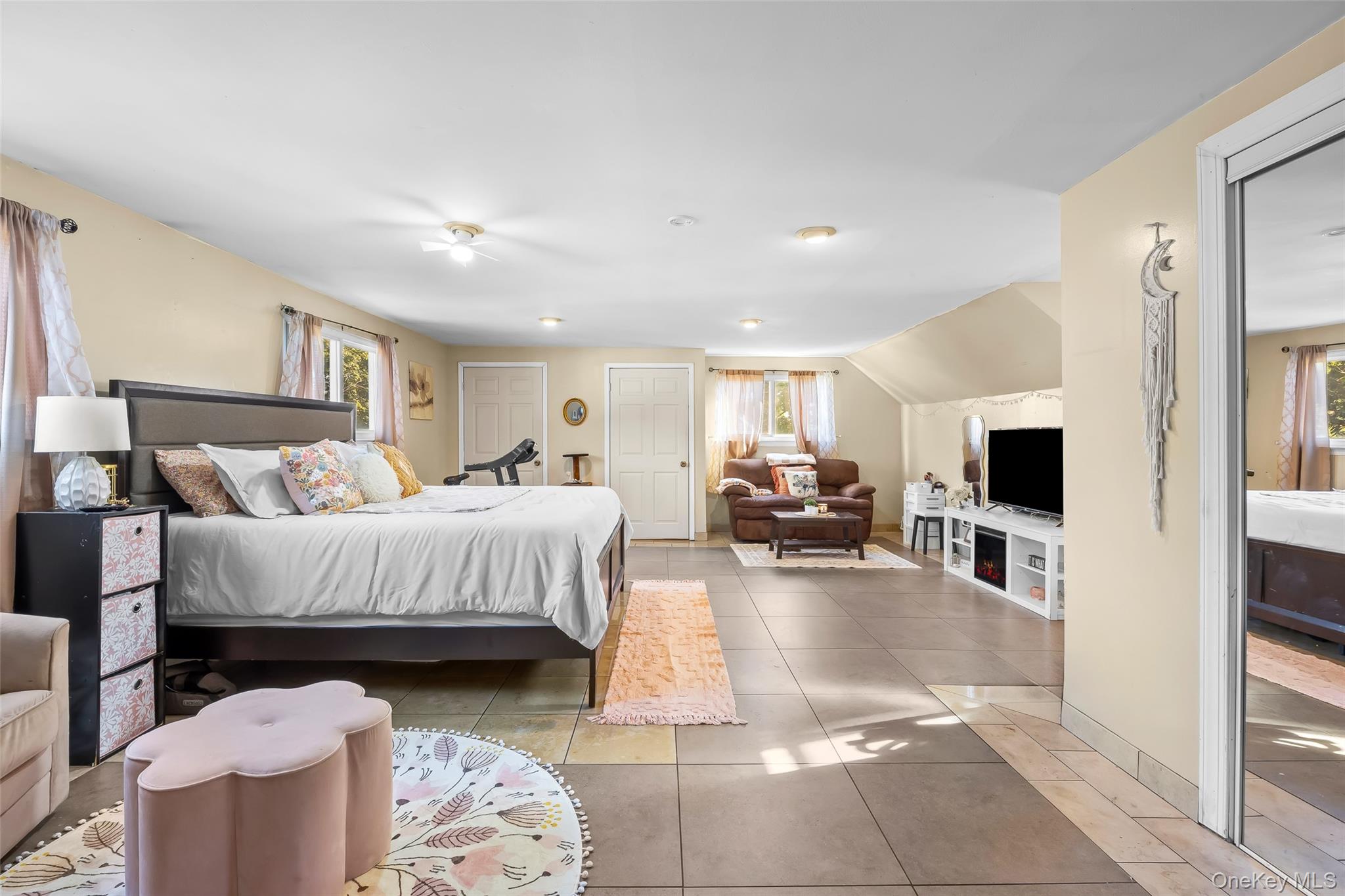Farmingville, New York, 11738, United States, 4 Bedrooms Bedrooms, ,2 BathroomsBathrooms,Residential,For Sale,1928203
