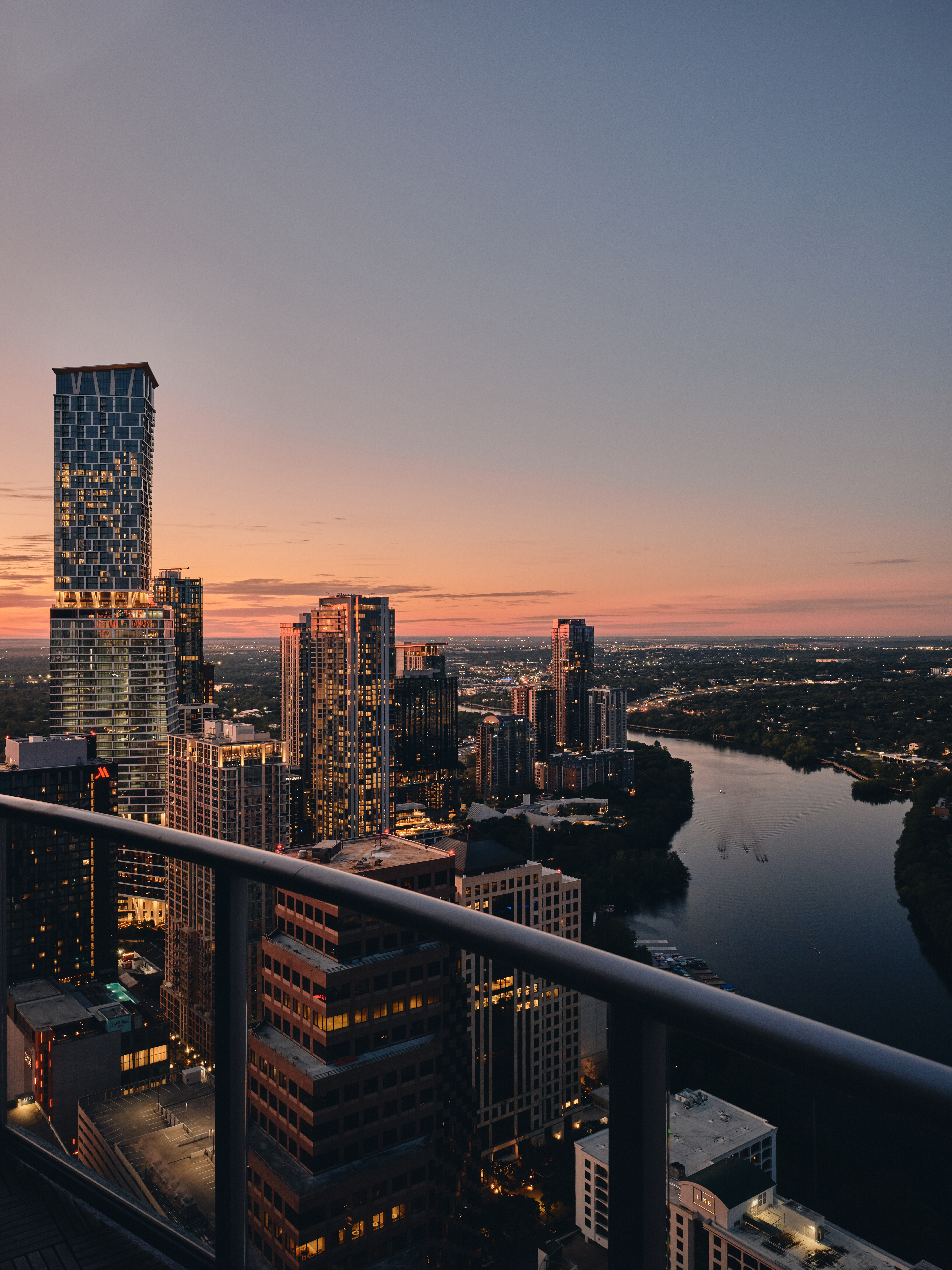  Panoramic Views of Living Art at The Austonian - 物件實景
