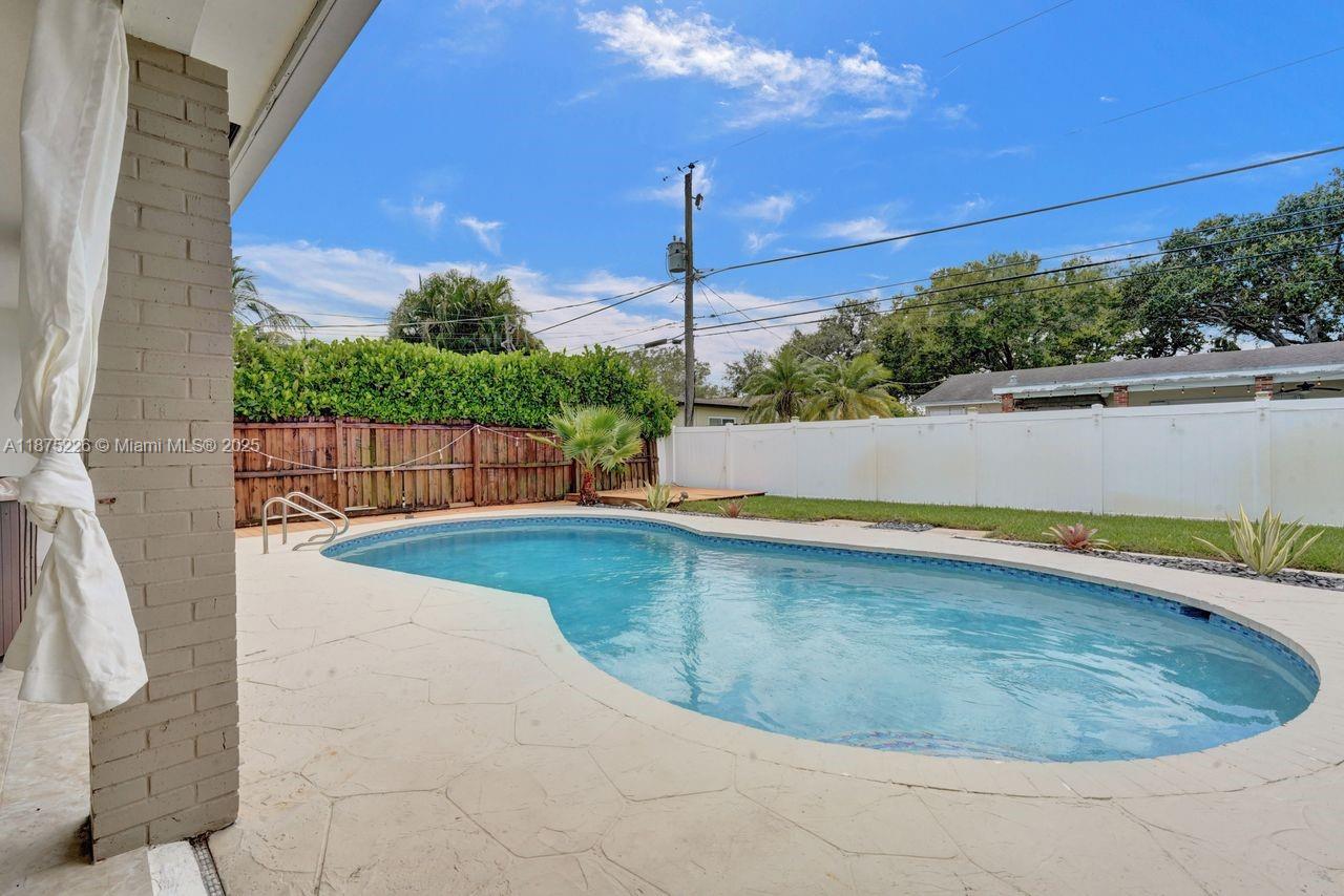 Cooper City, Florida, 33328, United States, 5 Bedrooms Bedrooms, ,3 BathroomsBathrooms,Residential,For Sale,1942124