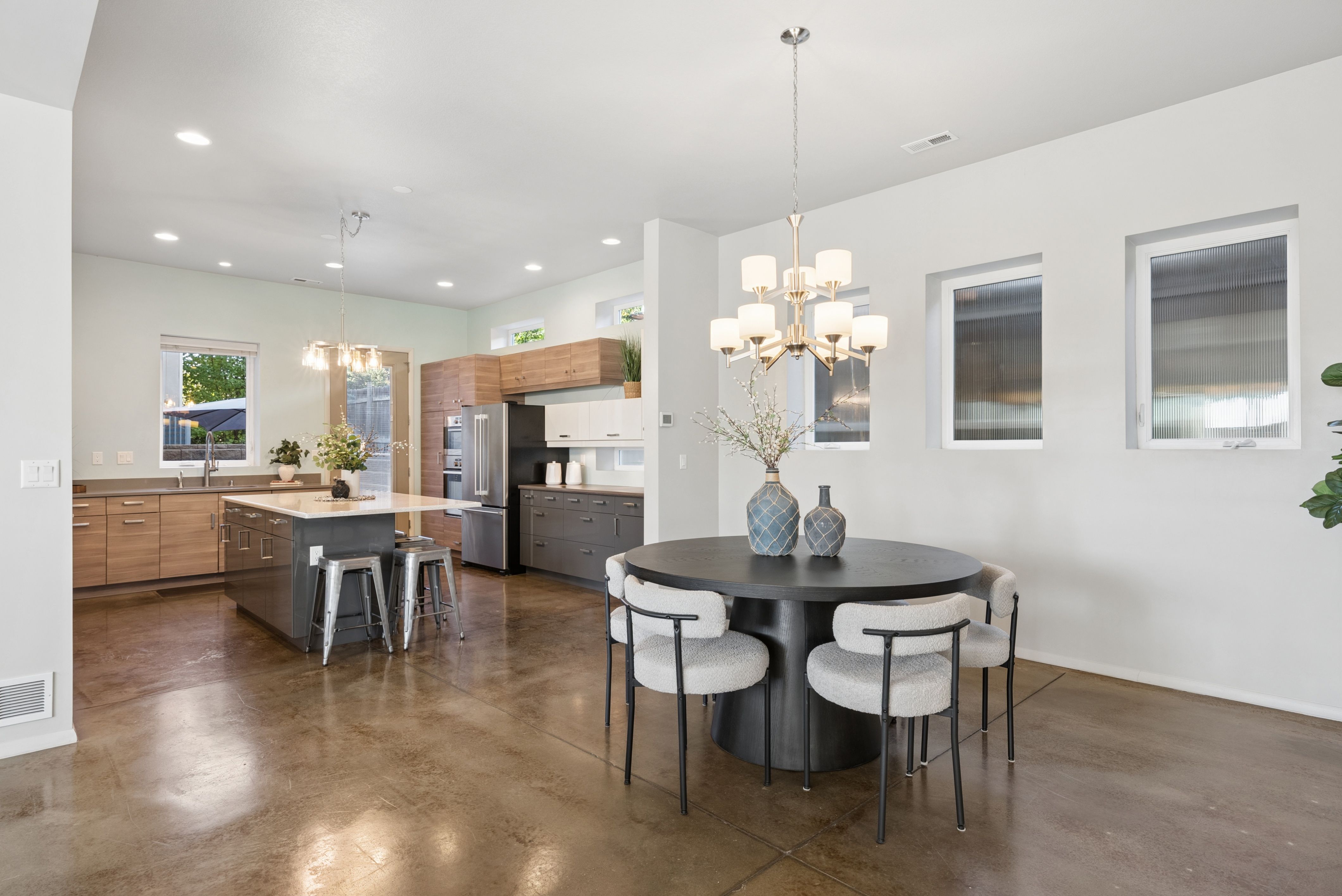  Architect-Designed Westside Home with Two Garages - 物件實景