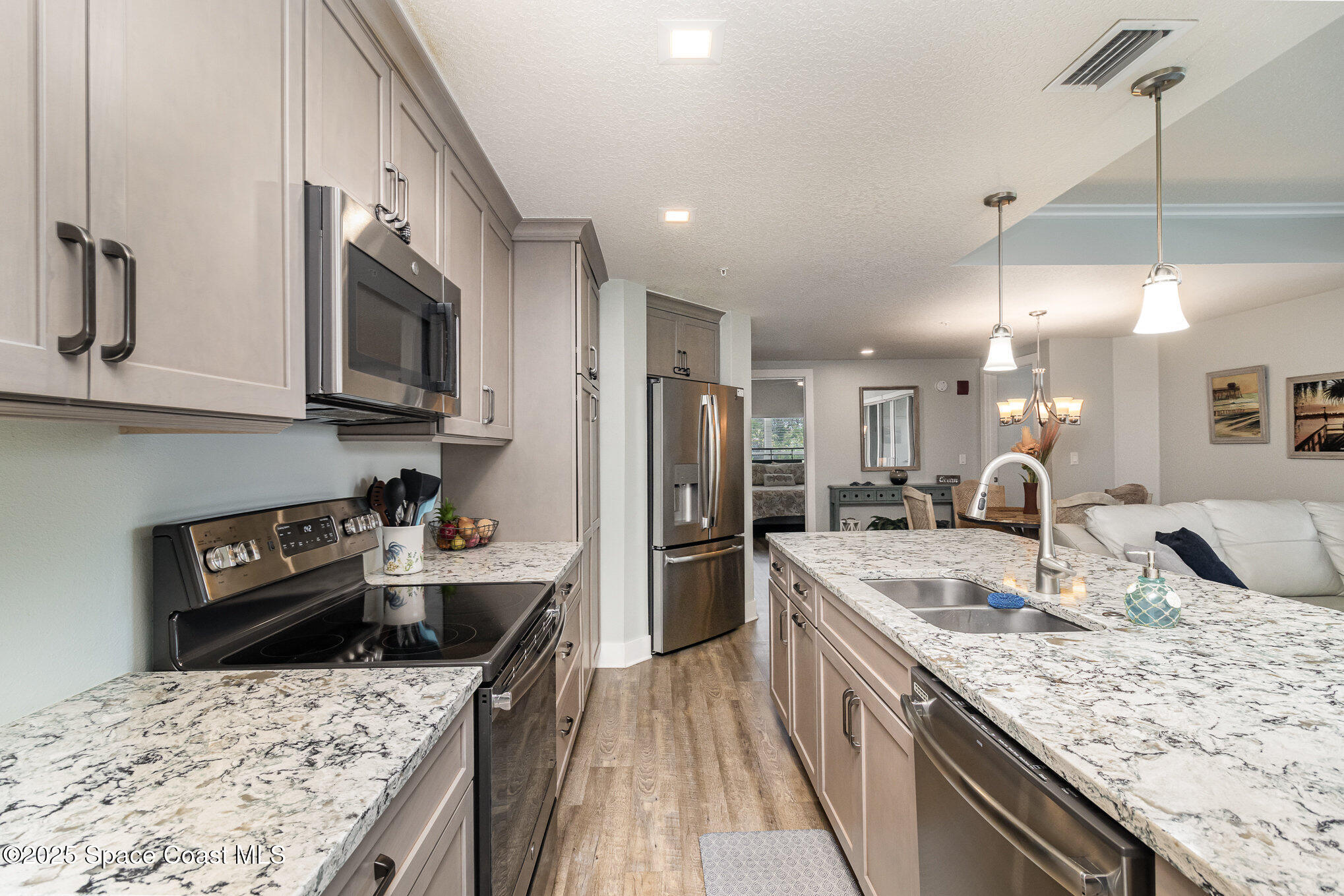 Cocoa Beach, Florida, 32931, United States, 2 Bedrooms Bedrooms, ,2 BathroomsBathrooms,Residential,For Sale,1975351