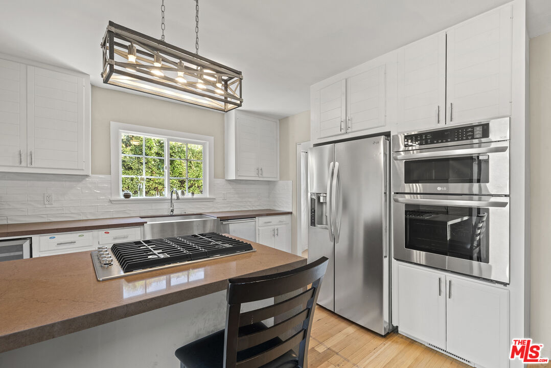 Los Angeles, California, 90036, United States, 4 Bedrooms Bedrooms, ,3 BathroomsBathrooms,Residential,For Sale,1849800