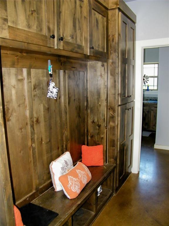 Kingfisher, Oklahoma, 73750, United States, 4 Bedrooms Bedrooms, ,3 BathroomsBathrooms,Residential,For Sale,1973899