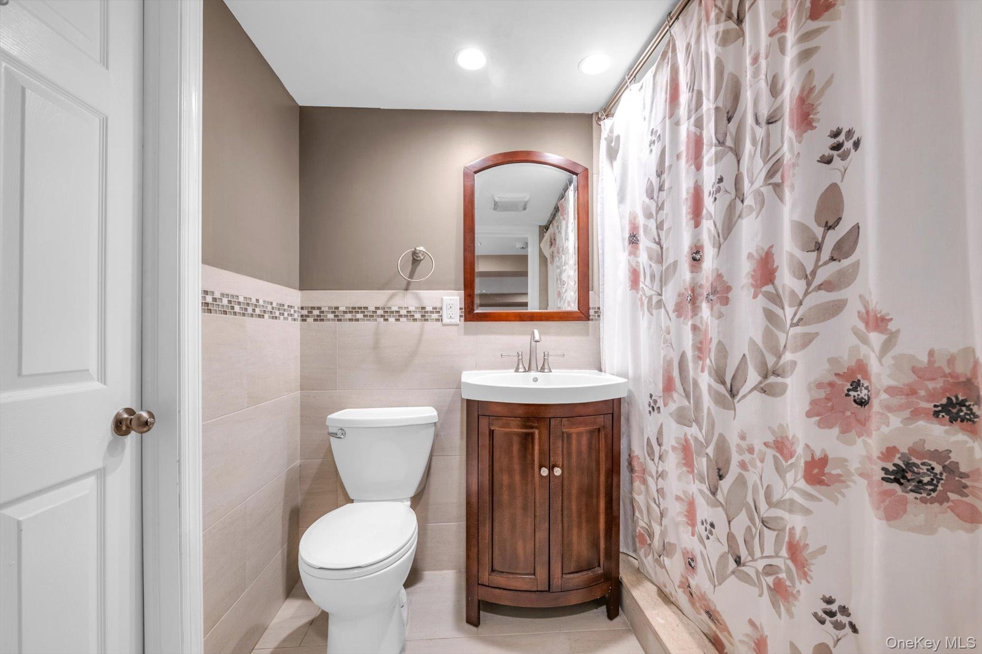 Hicksville, New York, 11801, United States, 3 Bedrooms Bedrooms, ,2 BathroomsBathrooms,Residential,For Sale,1950736