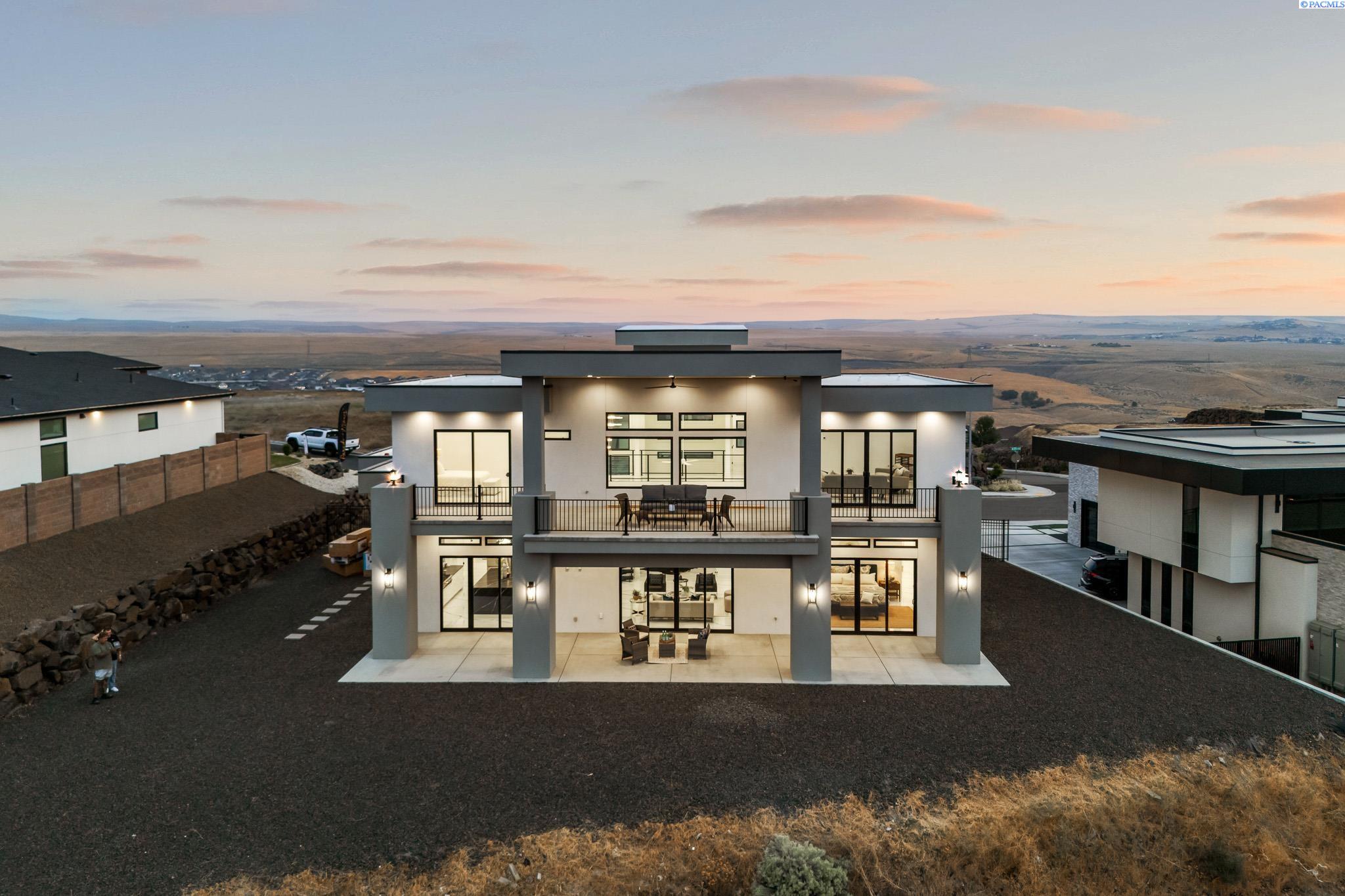 Kennewick, Washington, 99338, United States, 4 Bedrooms Bedrooms, ,6 BathroomsBathrooms,Residential,For Sale,1941277