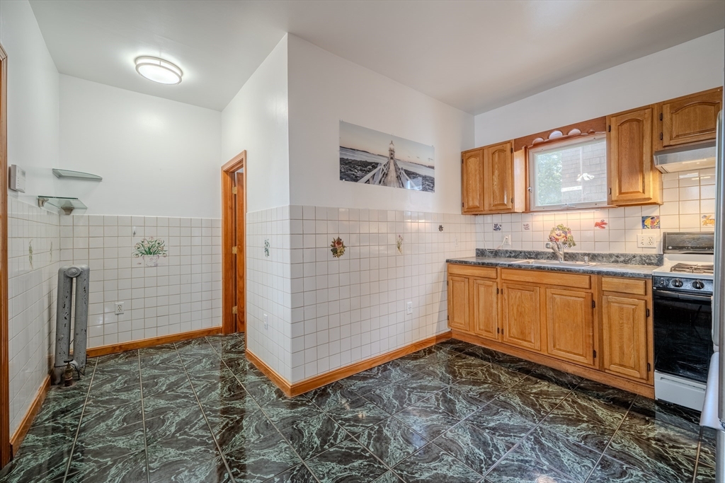 Somerville, Massachusetts, 02145, United States, 4 Bedrooms Bedrooms, ,2 BathroomsBathrooms,Residential,For Sale,1950845