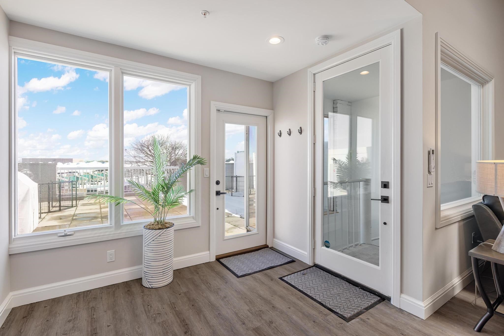 Harrison Twp, Michigan, 48045, United States, 2 Bedrooms Bedrooms, ,3 BathroomsBathrooms,Residential,For Sale,1979598