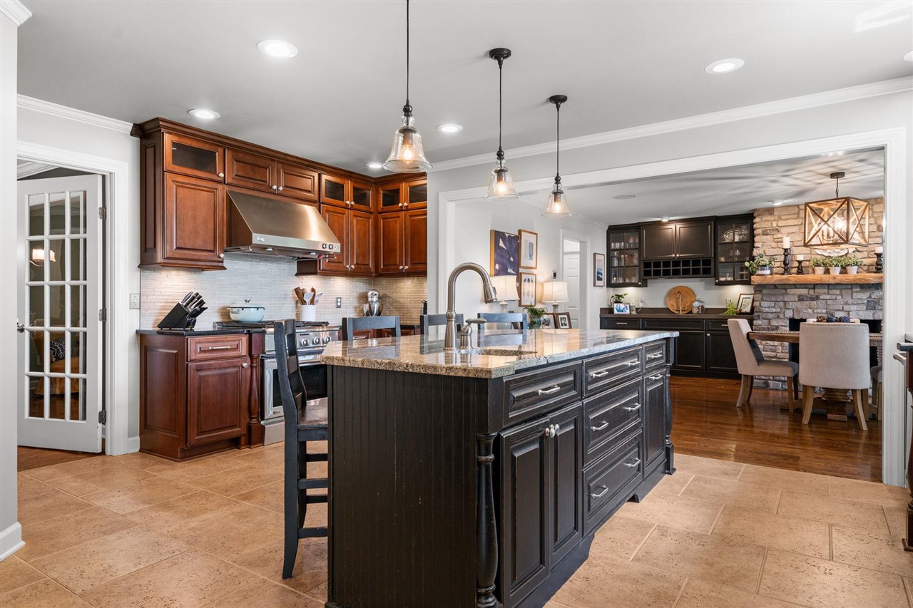 Bowling Green, Kentucky, 42103, United States, 4 Bedrooms Bedrooms, ,4 BathroomsBathrooms,Residential,For Sale,1907644