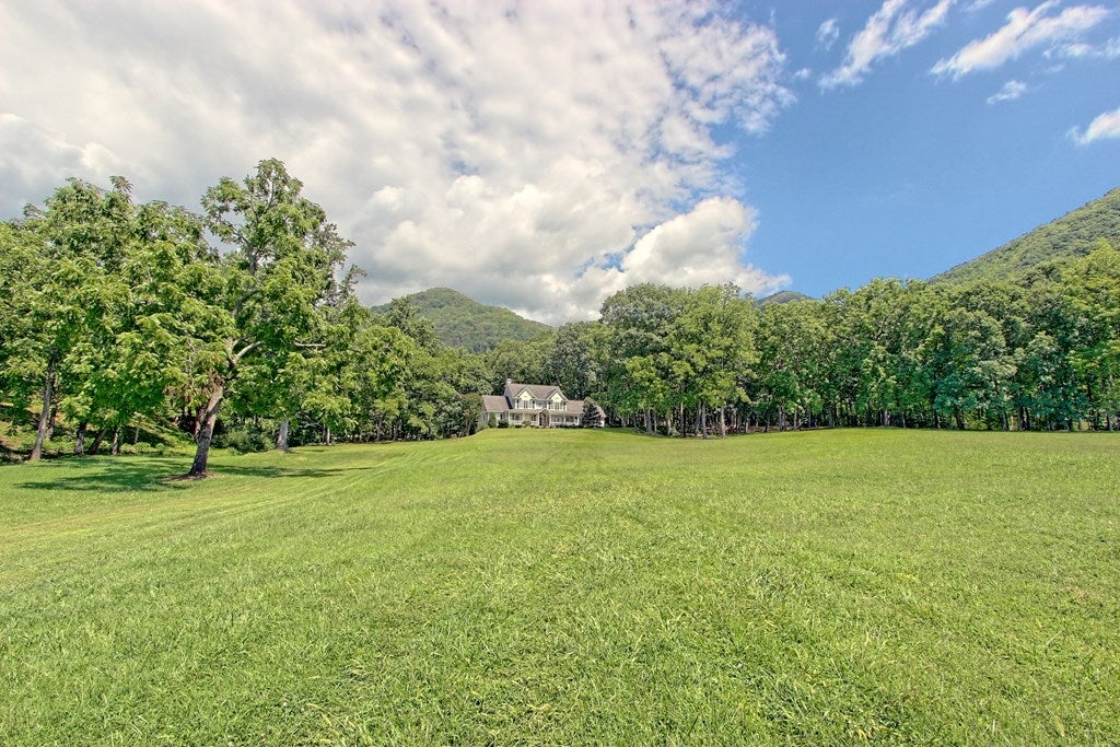 Hayesville, North Carolina, 28904, United States, 5 Bedrooms Bedrooms, ,5 BathroomsBathrooms,Residential,For Sale,1913677