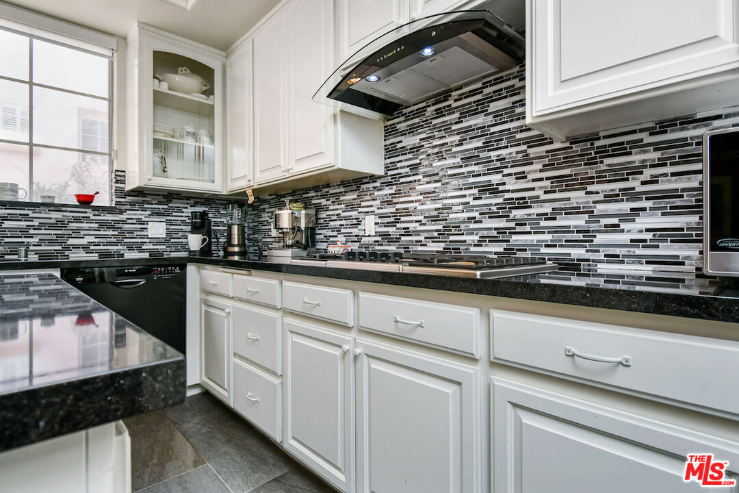 Sherman Oaks, California, 91403, United States, 2 Bedrooms Bedrooms, ,3 BathroomsBathrooms,Residential,For Sale,1951030