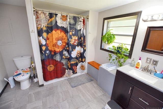 Braggs, Oklahoma, 74423, United States, 3 Bedrooms Bedrooms, ,2 BathroomsBathrooms,Residential,For Sale,1981924