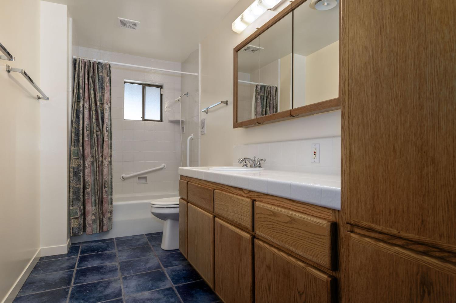 Grass Valley, California, 95949, United States, 4 Bedrooms Bedrooms, ,4 BathroomsBathrooms,Residential,For Sale,2015121