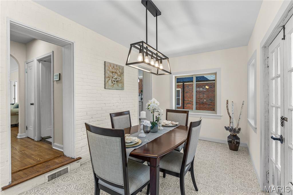 St Louis, Missouri, 63130, United States, 4 Bedrooms Bedrooms, ,3 BathroomsBathrooms,Residential,For Sale,1995864