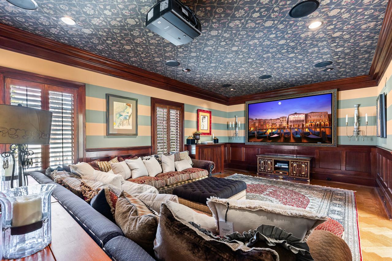 Minneapolis, Minnesota, 55405, United States, 4 Bedrooms Bedrooms, ,4 BathroomsBathrooms,Residential,For Sale,1821266