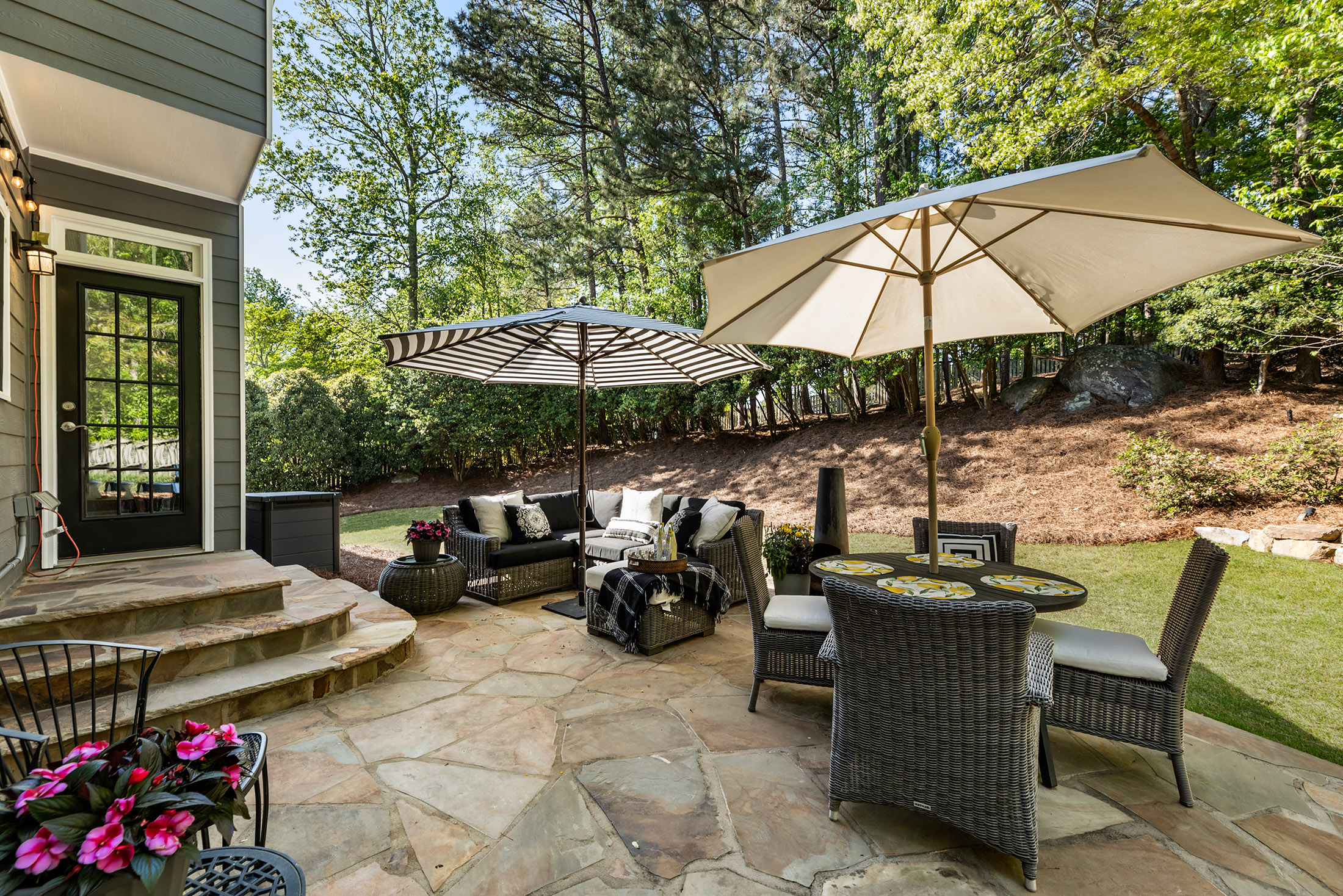  Completely Renovated Home in Desirable Location - 物件實景