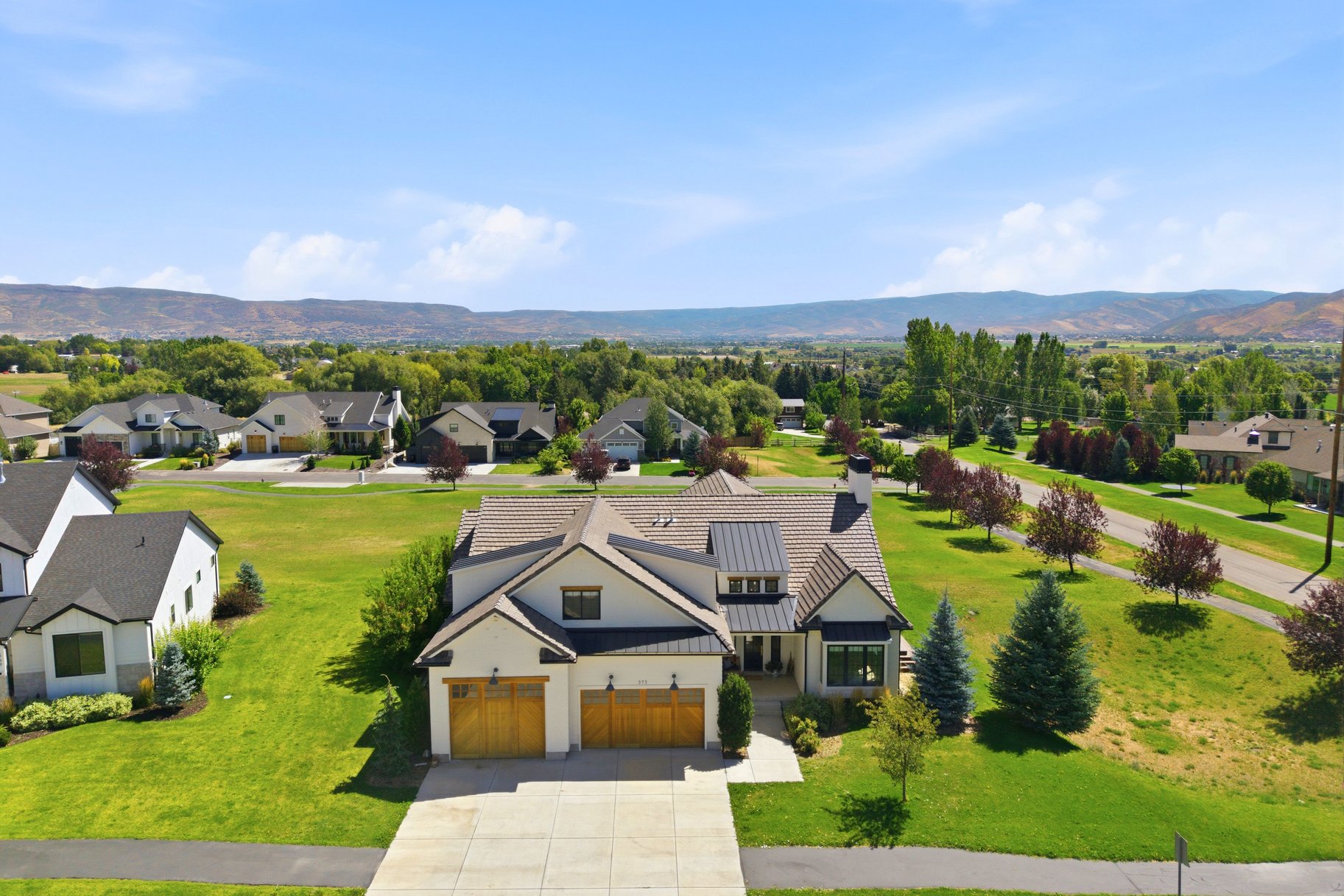  A RARE OPPORTUNITY TO COMBINE SMALL TOWN CHARM WITH MOUNTAIN RETREAT LUXURY - 物件實景