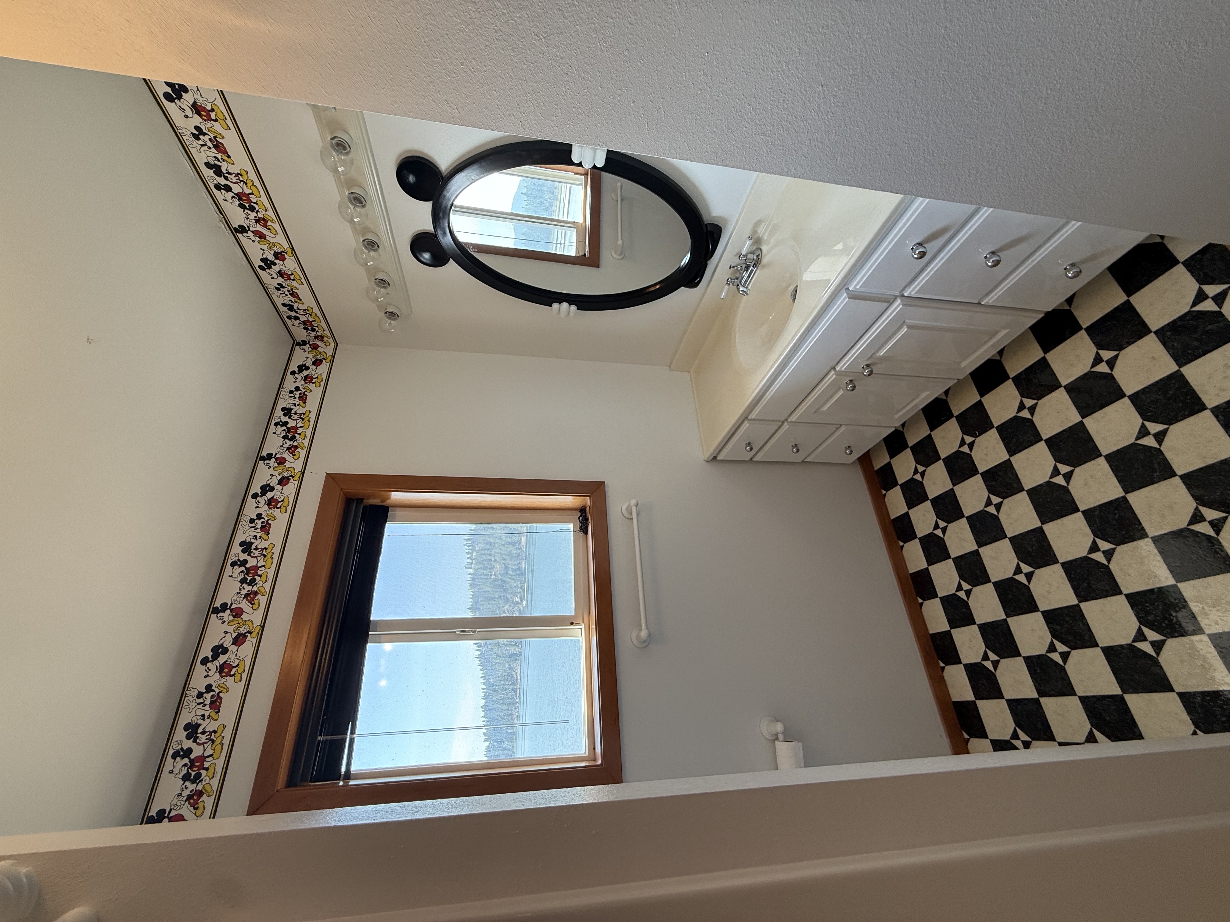 Sagle, Idaho, 83860, United States, 5 Bedrooms Bedrooms, ,4 BathroomsBathrooms,Residential,For Sale,1982064