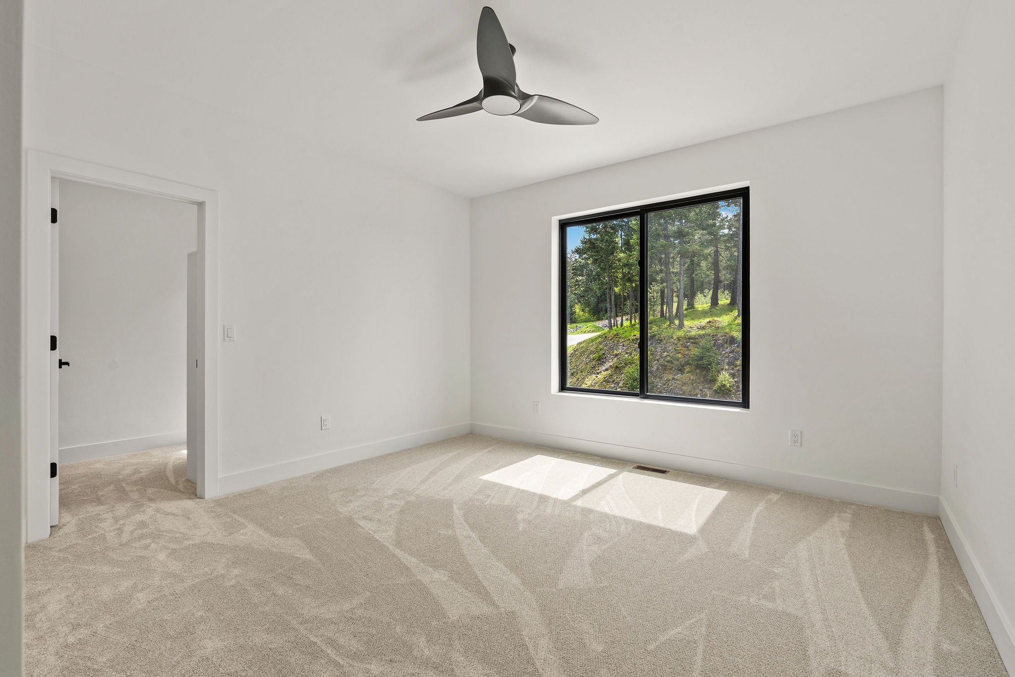  215 Whisper Ridge Drive - 物件實景