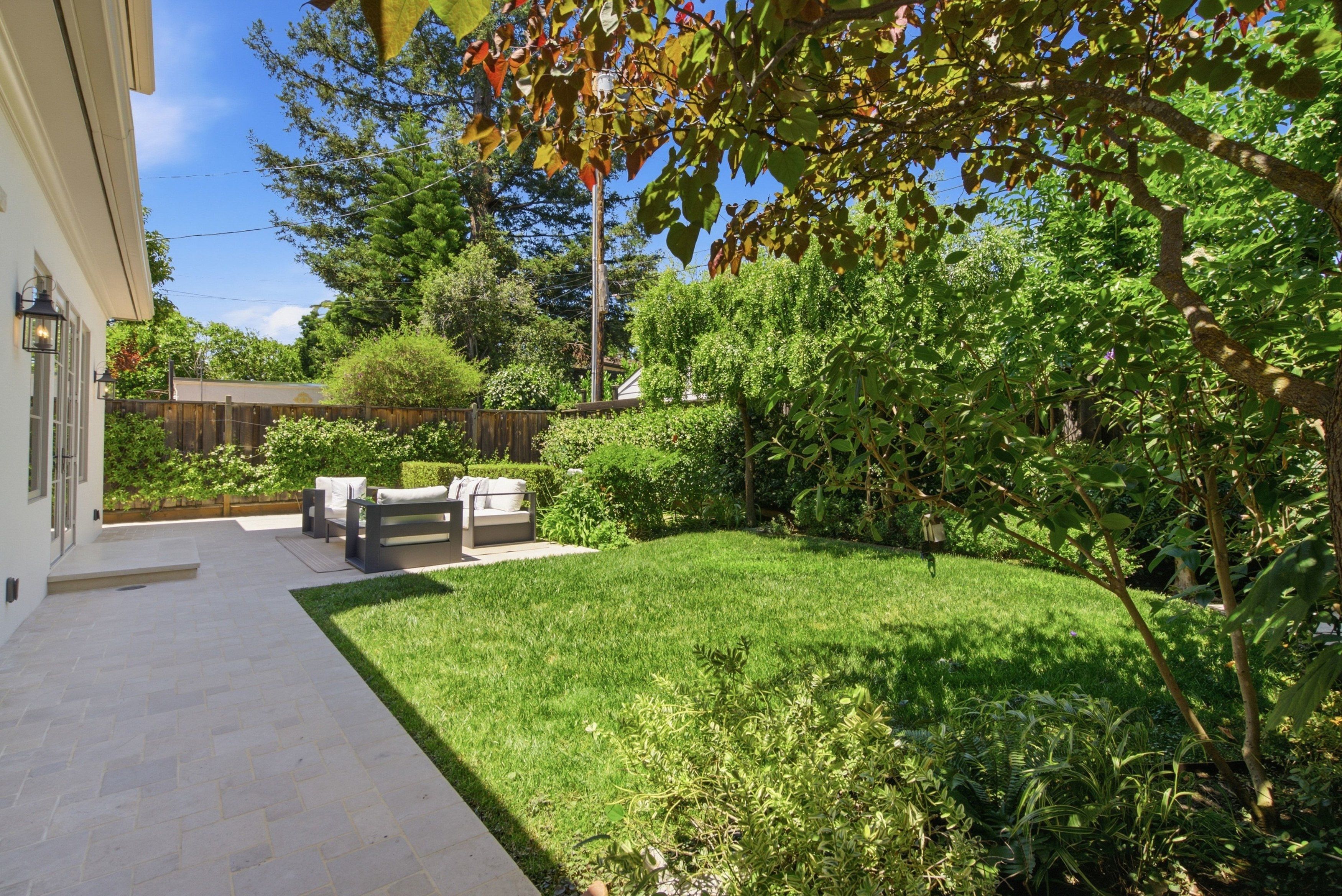  Beautifully Remodeled with Designer Finishes - 物件實景